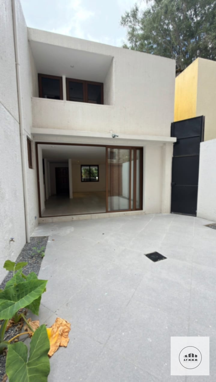 Bella casa remodelada — Casa en Venta en Zona 10, Guatemala, Ciudad — foto 2 de 17