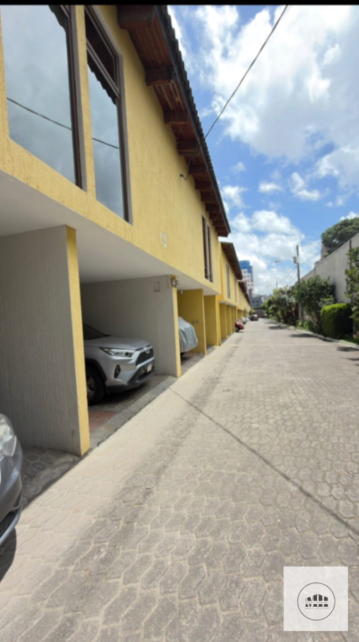 Bella casa remodelada — Casa en Venta en Zona 10, Guatemala, Ciudad — foto 1 de 17