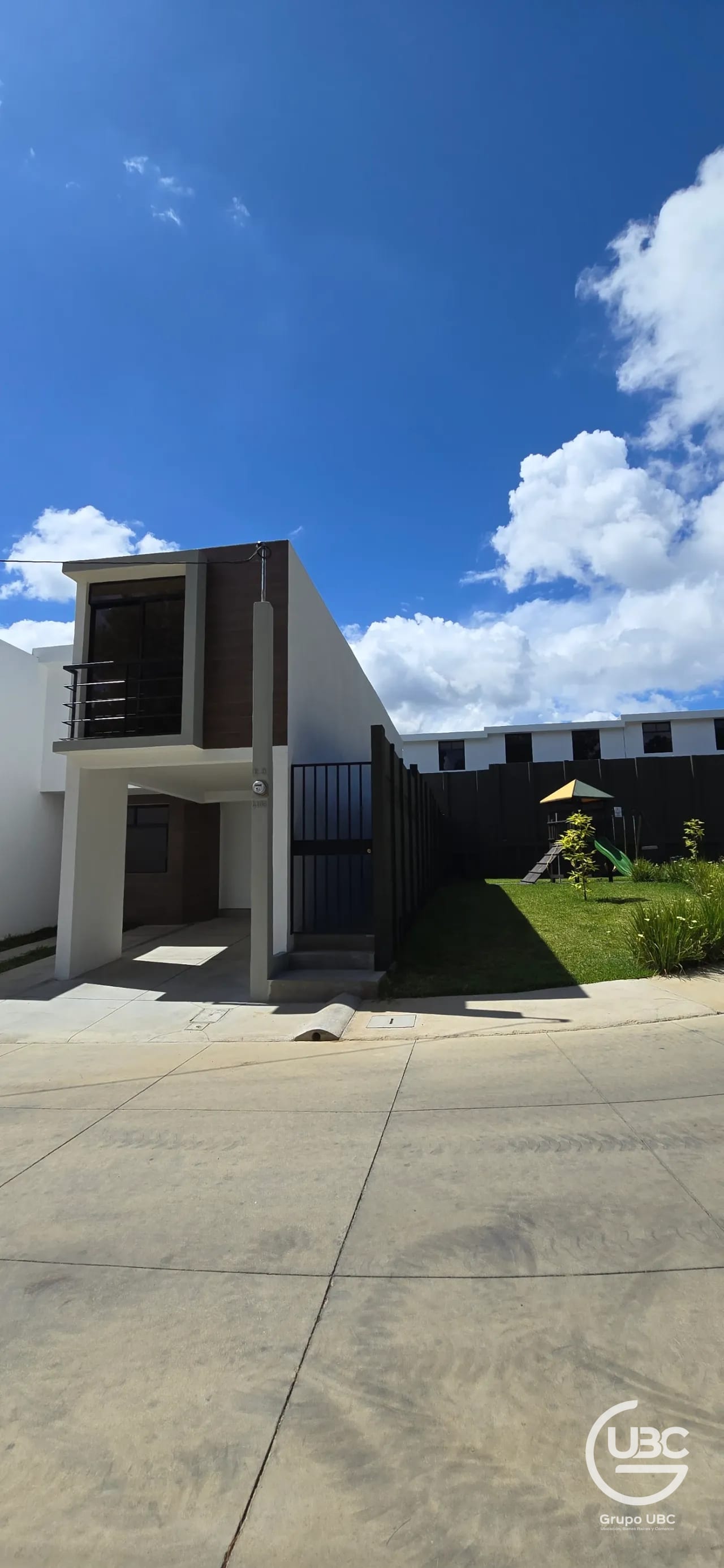 Moderna casa en renta en Santa Lucía Milpas Altas — Casa en Alquiler en Santa Lucía Milpas Altas, Sacatepéquez — foto 1 de 17