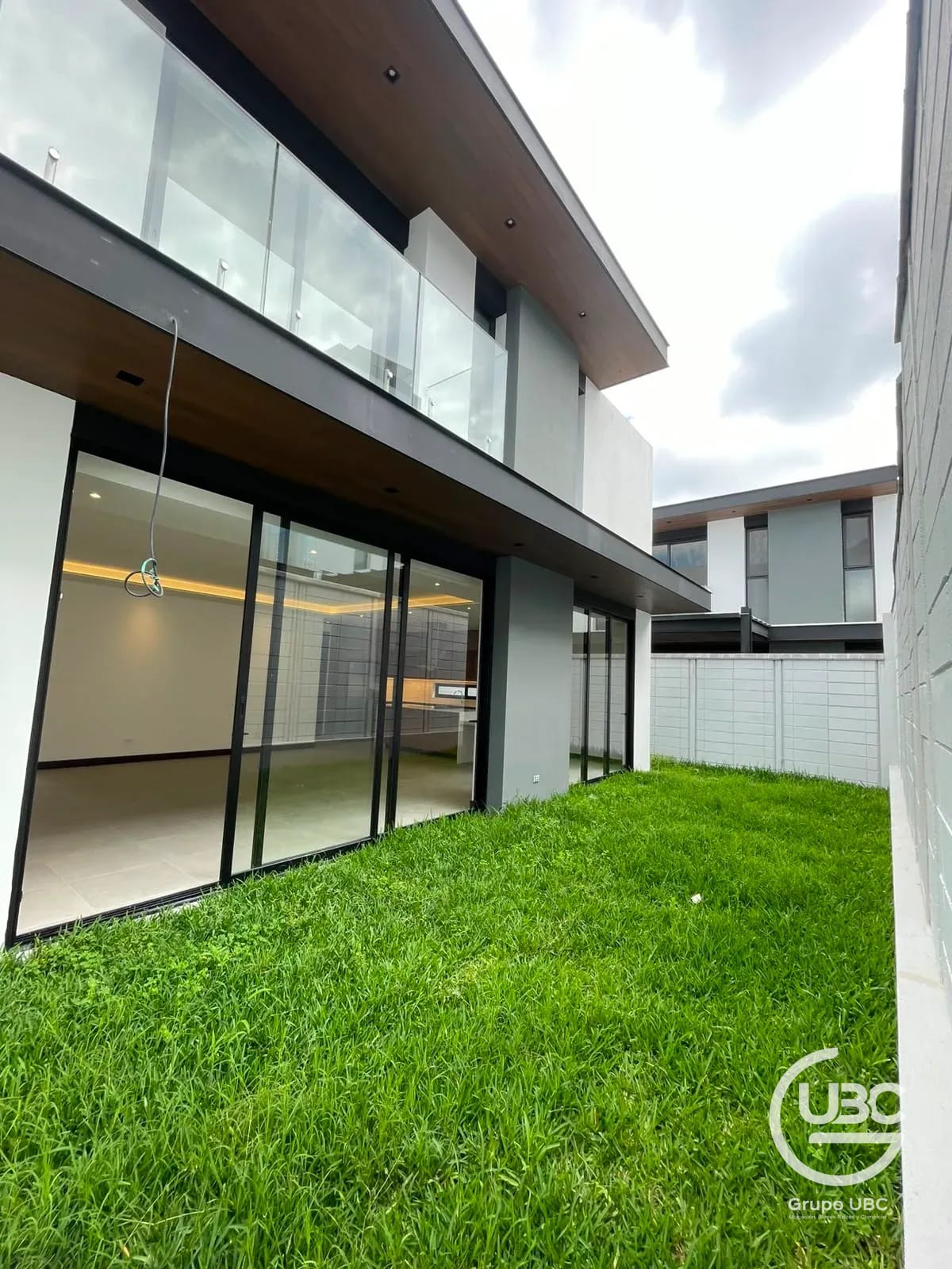 Espectacular casa moderna para estrenar en venta en Zona 10 — Casa en Venta en Zona 10, Guatemala, Ciudad — foto 1 de 17