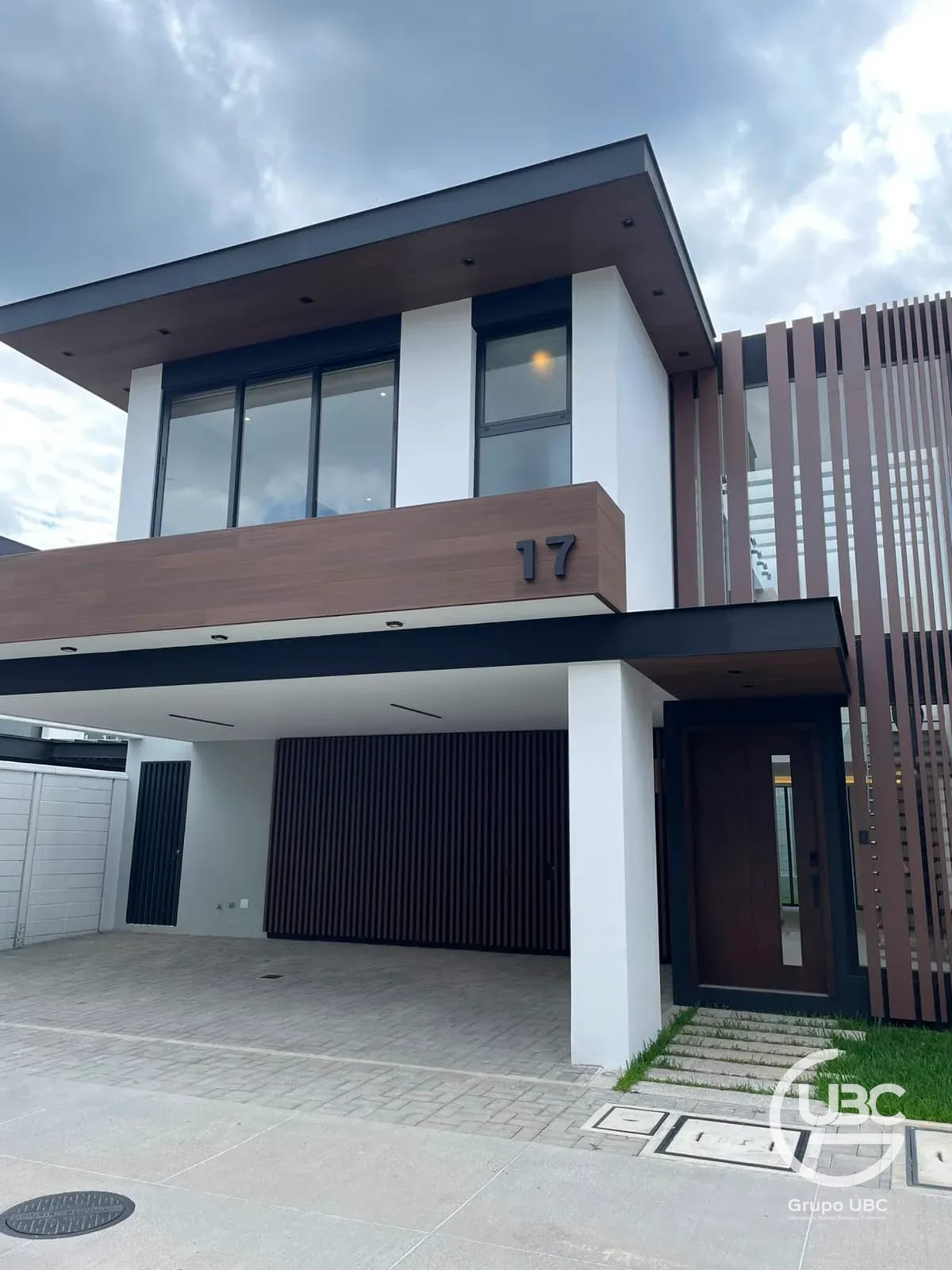 Espectacular casa moderna para estrenar en venta en Zona 10 — Casa en Venta en Zona 10, Guatemala, Ciudad — foto 2 de 17