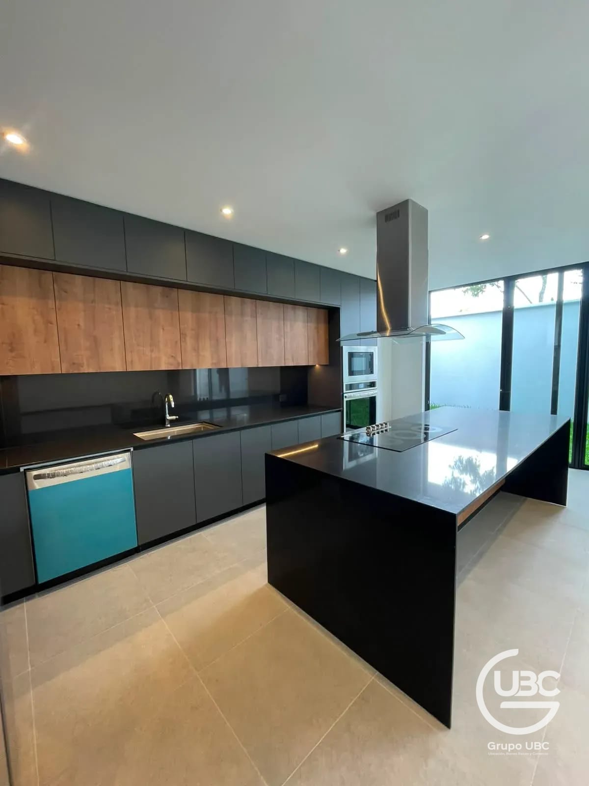 Espectacular casa moderna para estrenar en venta en Zona 10 — Casa en Venta en Zona 10, Guatemala, Ciudad — foto 5 de 17