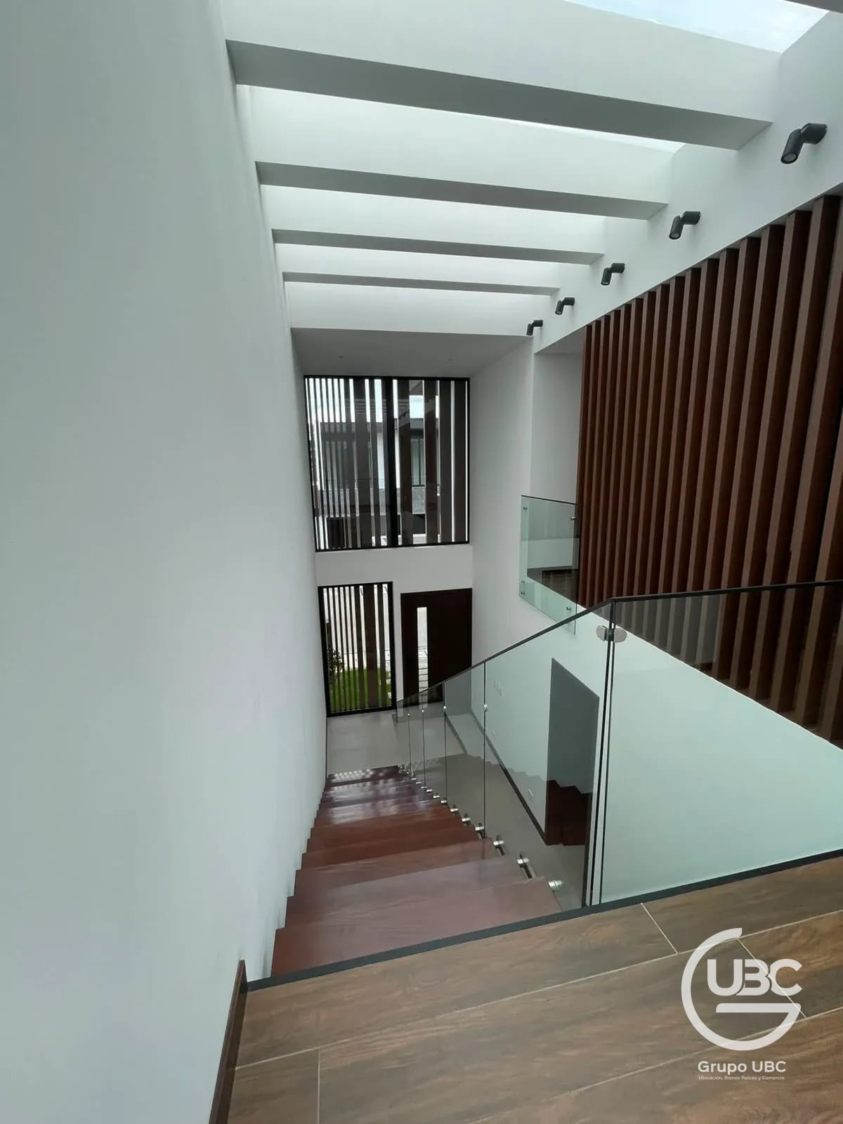 Espectacular casa moderna para estrenar en venta en Zona 10 — Casa en Venta en Zona 10, Guatemala, Ciudad — foto 8 de 17