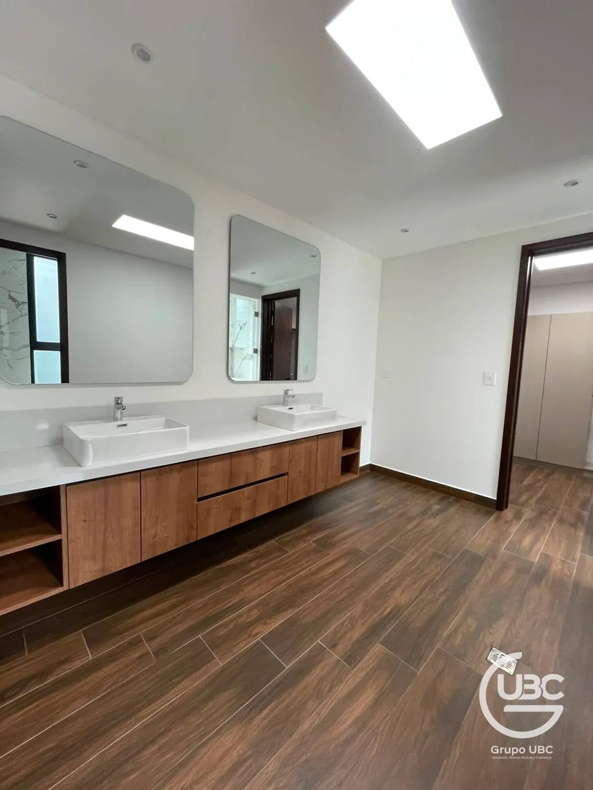 Espectacular casa moderna para estrenar en venta en Zona 10 — Casa en Venta en Zona 10, Guatemala, Ciudad — foto 10 de 17