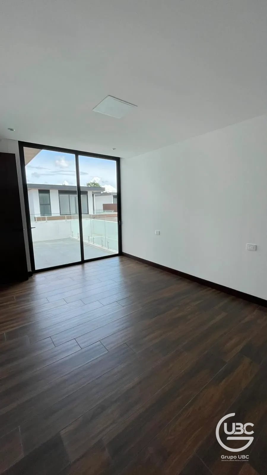 Espectacular casa moderna para estrenar en venta en Zona 10 — Casa en Venta en Zona 10, Guatemala, Ciudad — foto 12 de 17