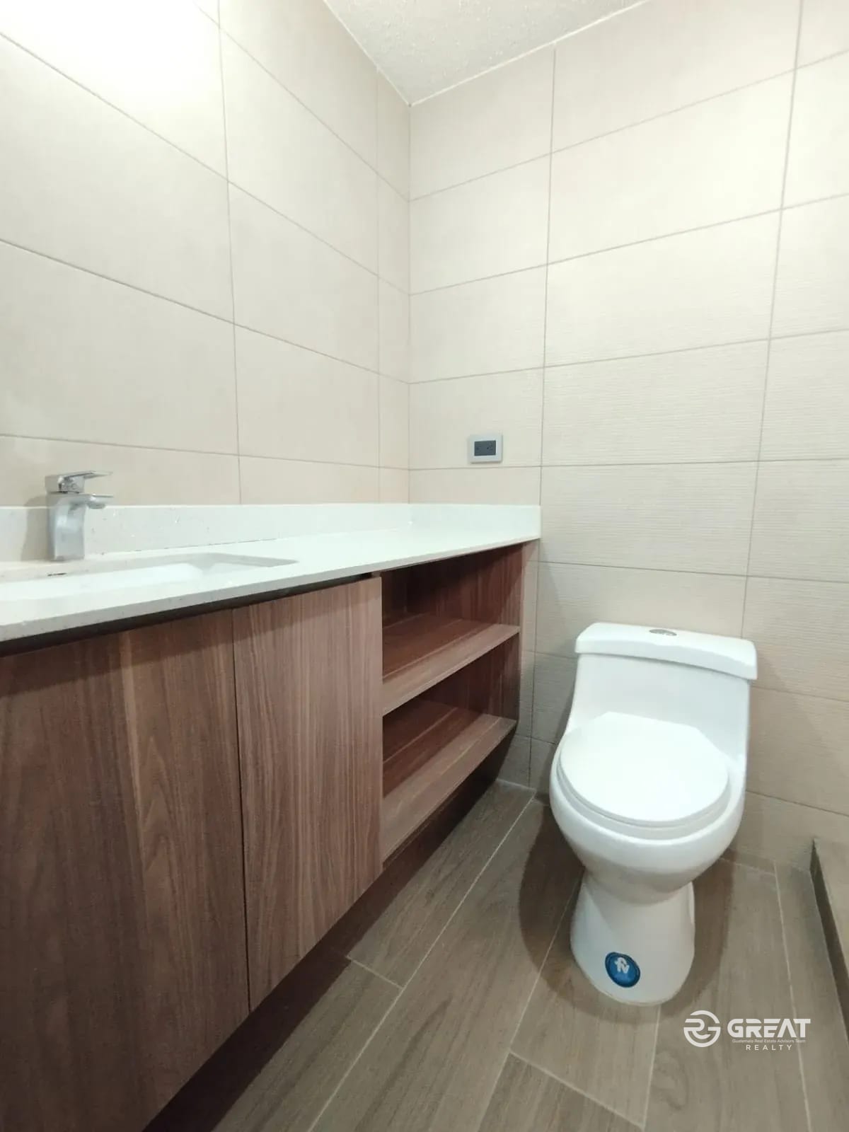 Exclusiva Casa en Zona 16 — Oportunidad Única de Inversión — Casa en Venta en Home 16, Zona 16, Guatemala, Ciudad — foto 13 de 16