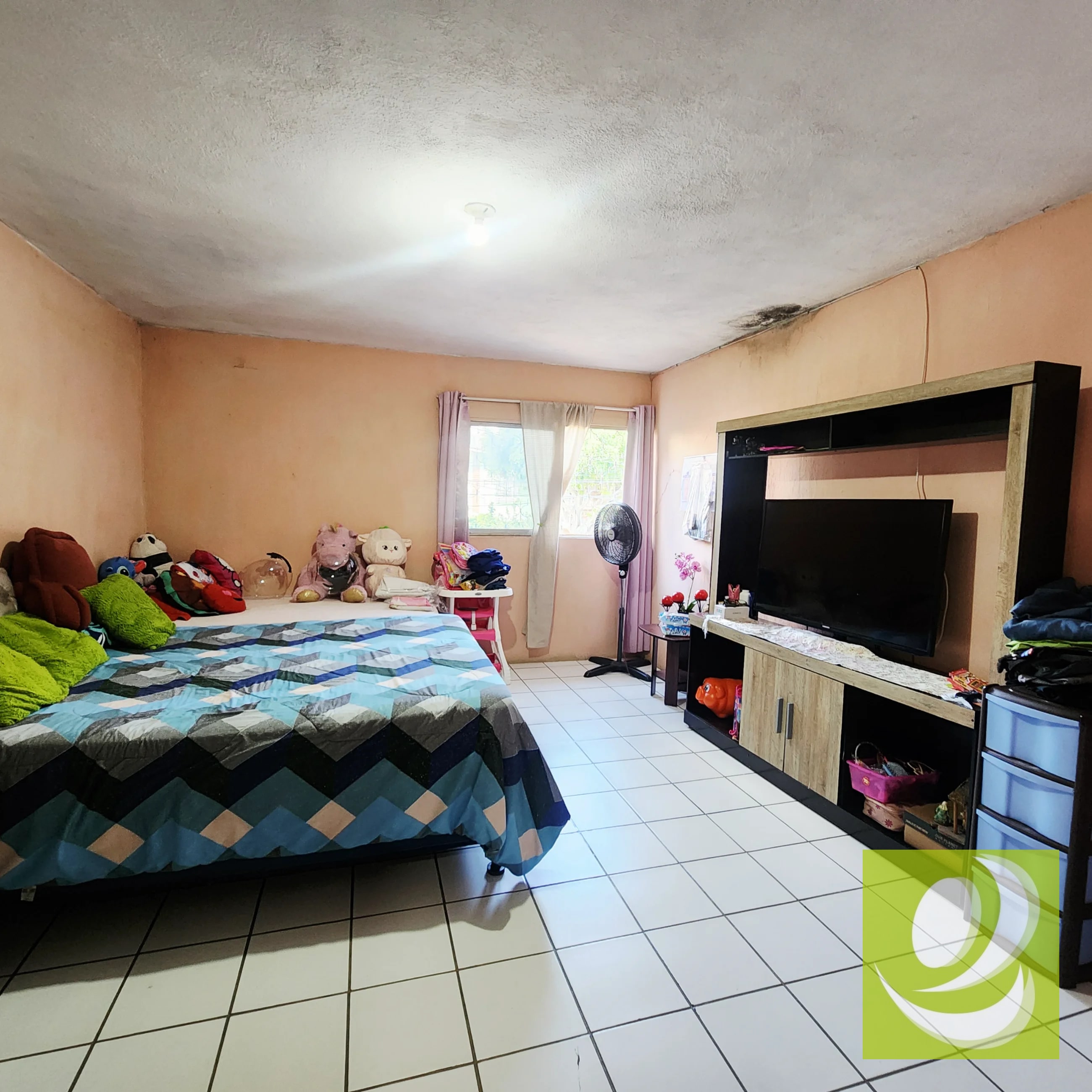 En Venta Casa en la Atlantida zona 18 - 1