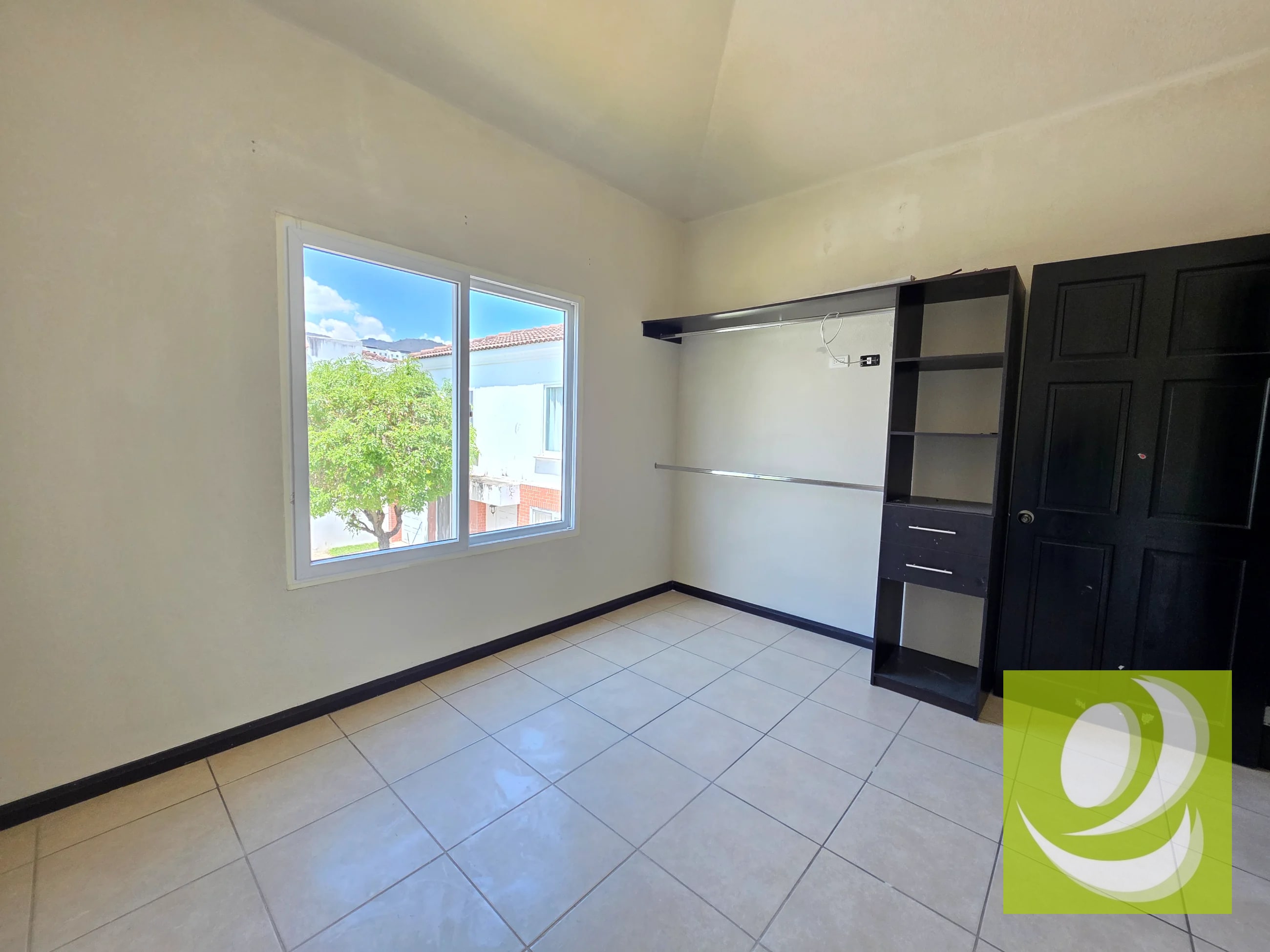 VENDO CASA CON DOBLE TERRENO EN HACIENDA DE LAS FLORES VILLA NUEVA - 9