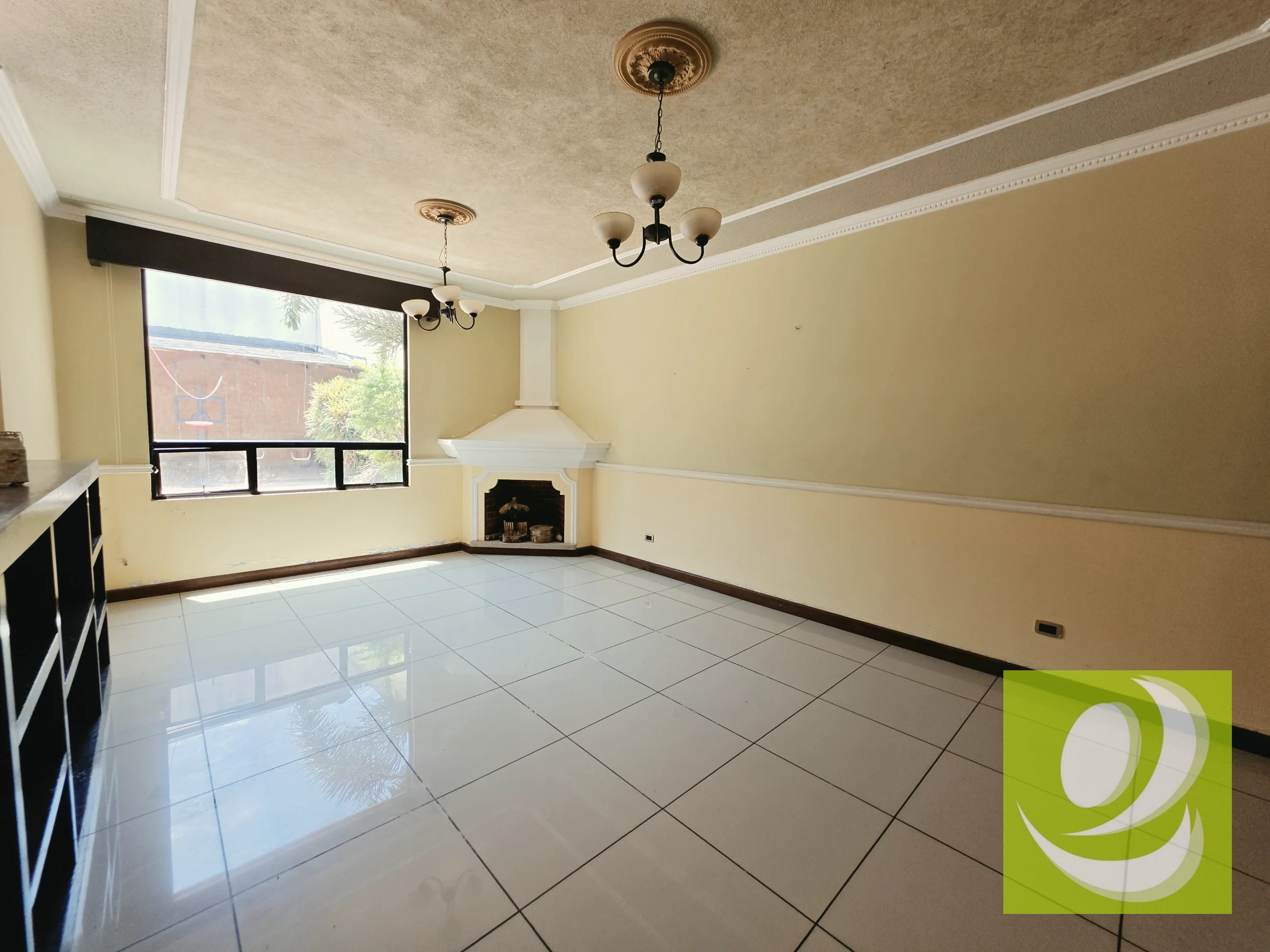CASA EN RENTA EN RESIDENCIALES B4 SAN CRISTOBAL MIXCO — Casa en Alquiler en Zona 8 Mixco, Guatemala, Ciudad — foto 4 de 12