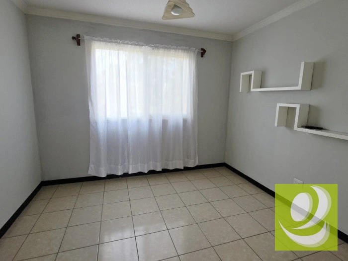 VENDO o RENTO CASA EN CAES EN SAN MARTIN DE ALLENDE — Casa en Venta en Centro Comercial Pradera, Santa Catarina Pinula, Guatemala, Ciudad — foto 12 de 12