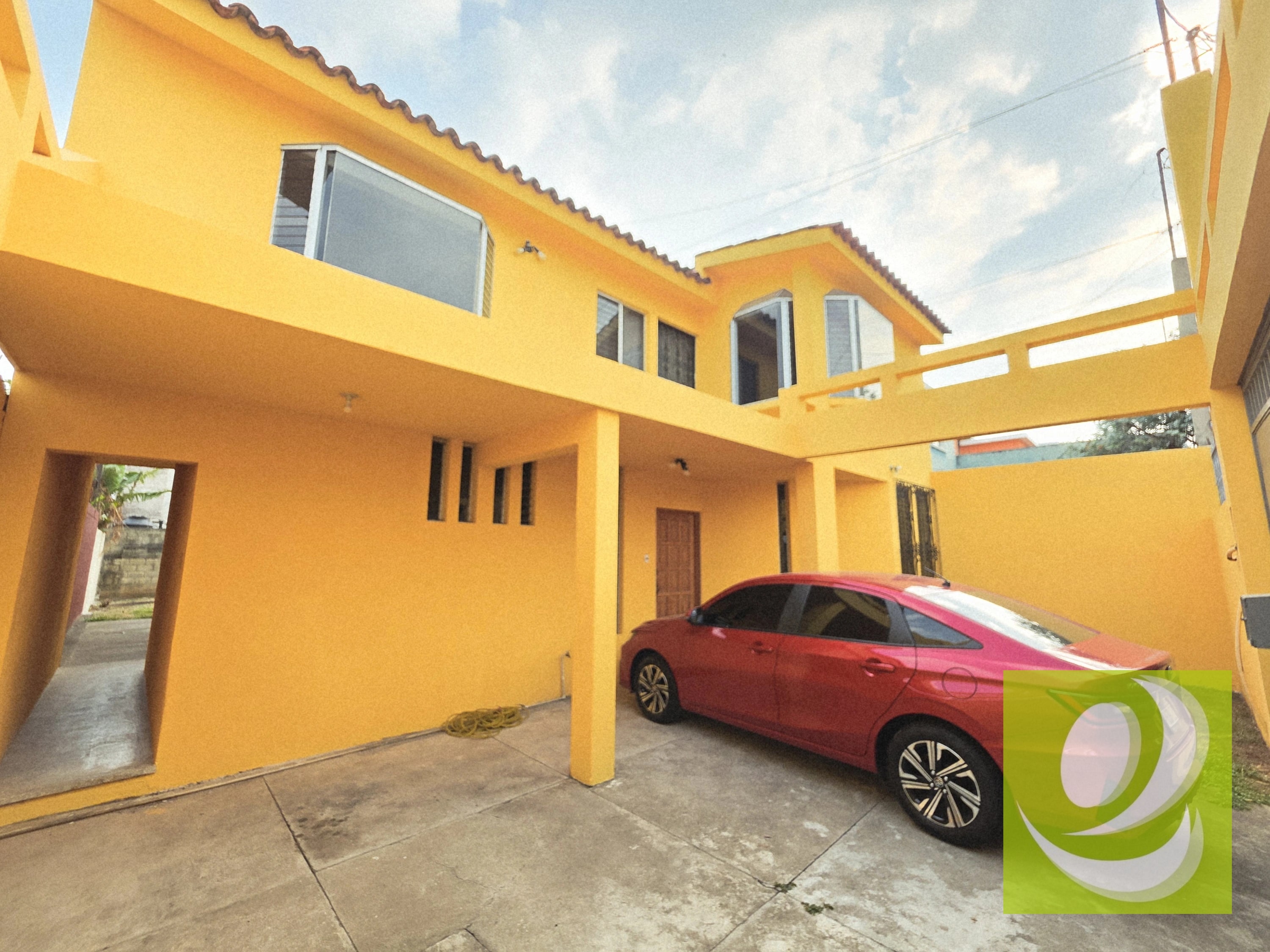 CASA EN VENTA EN PINARES DE SAN CRISTOBAL ZONA 8 MIXCO — Casa en Venta en Pinares de San Cristobal, Zona 8 Mixco, Guatemala, Ciudad — foto 1 de 14