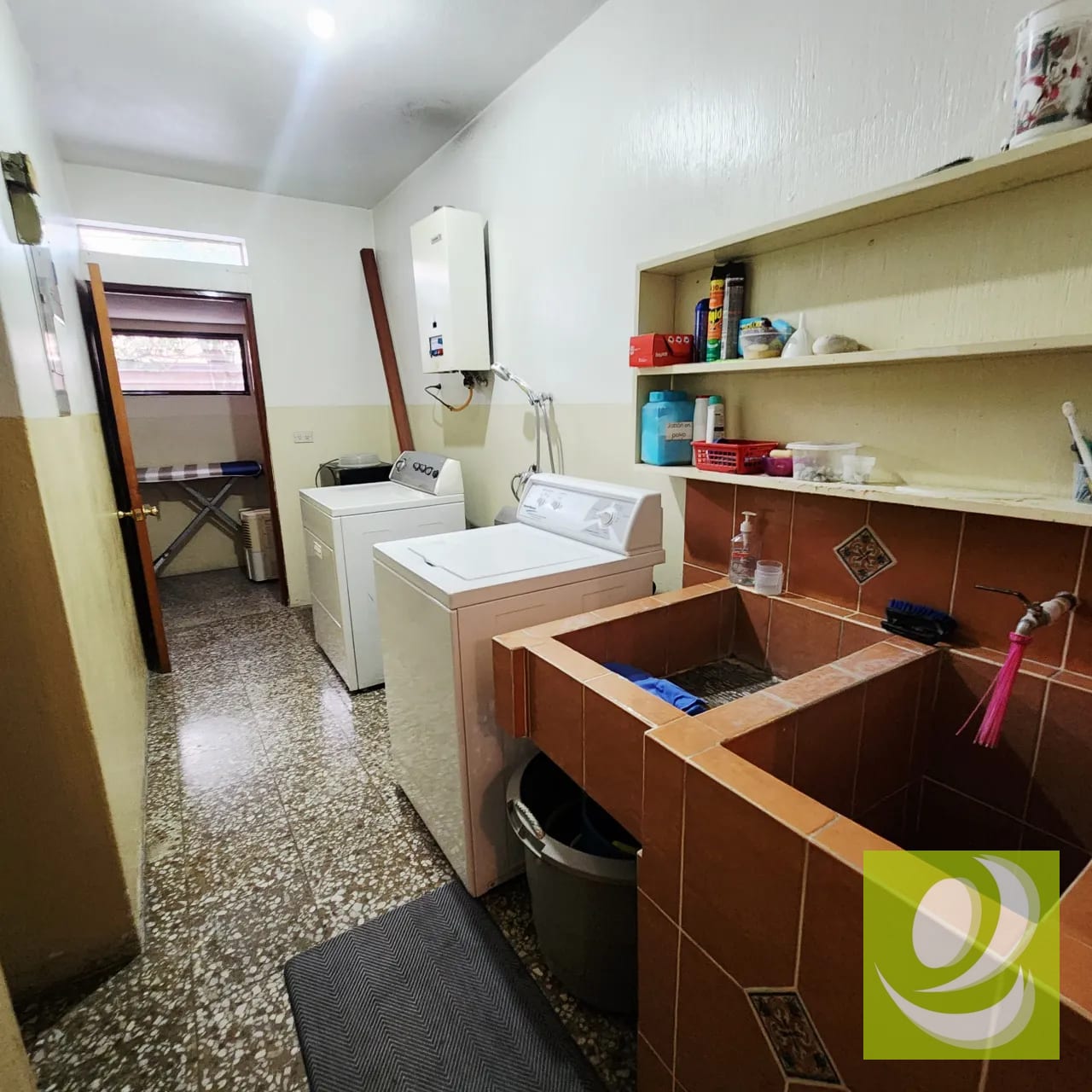 Espectacular casa en venta en Santa Rita II, z. 2 de Mixco — Casa en Venta en Zona 2 Mixco, Guatemala, Ciudad — foto 5 de 13