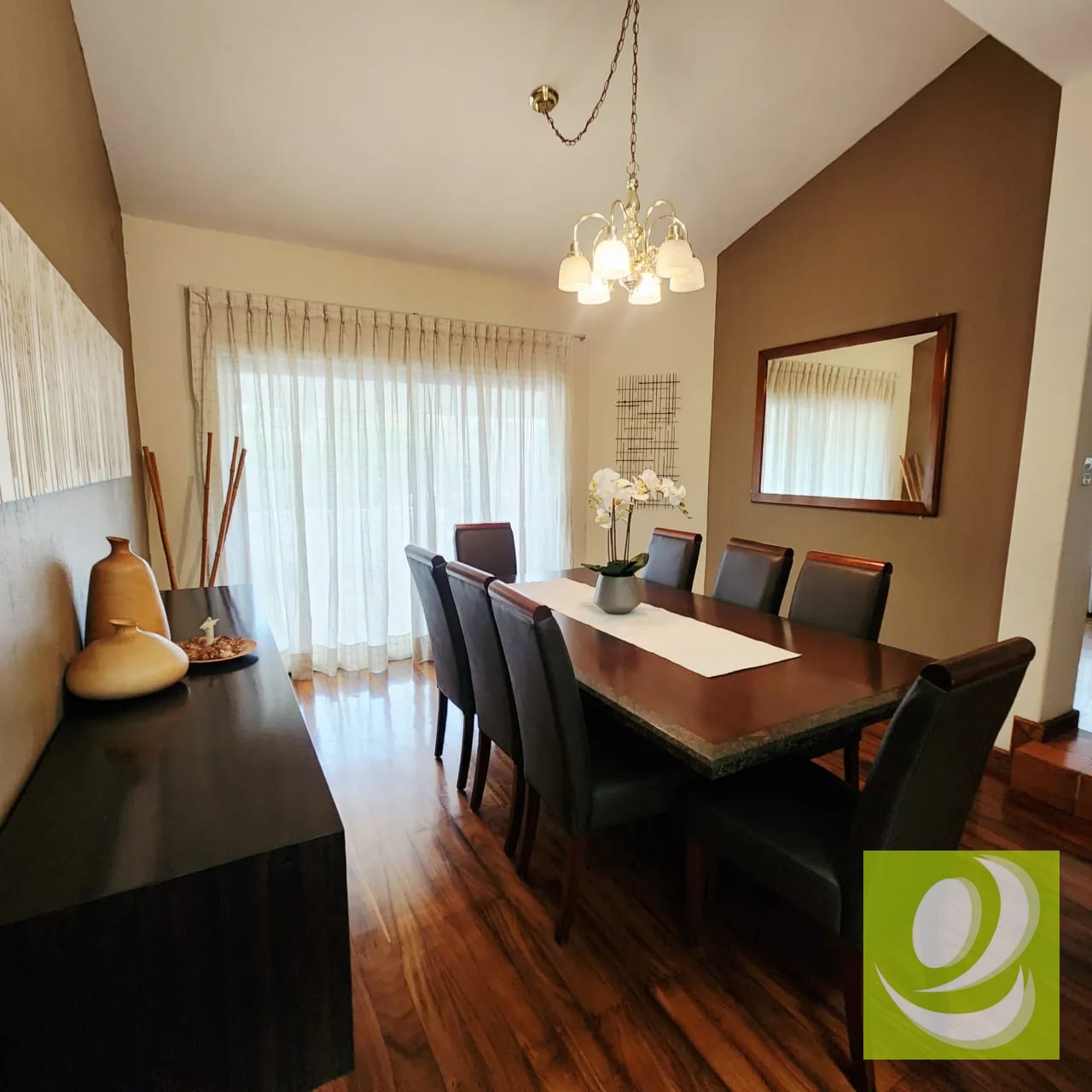 Amplia Casa en Venta con Acabados de Primera en zona 3 Mixco — Casa en Venta en Inara Cuatro Norte, Zona 2 Mixco, Guatemala, Ciudad — foto 3 de 6