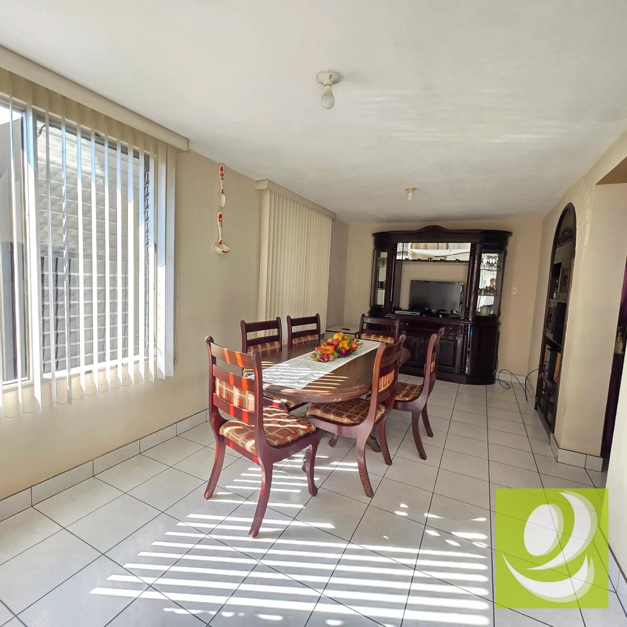 ¡Oportunidad Única! Casa Comercial en Venta en Valle del Sol, Zona 4 Mixco — Casa en Venta en Zona 4 Mixco, Guatemala, Ciudad — foto 1 de 5