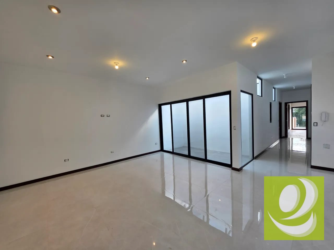 ¡ESTRENA LA CASA DE TUS SUEÑOS EN SAN CRISTÓBAL, SECTOR B2! — Casa en Venta en Zona 8 Mixco, Guatemala, Ciudad — foto 3 de 9