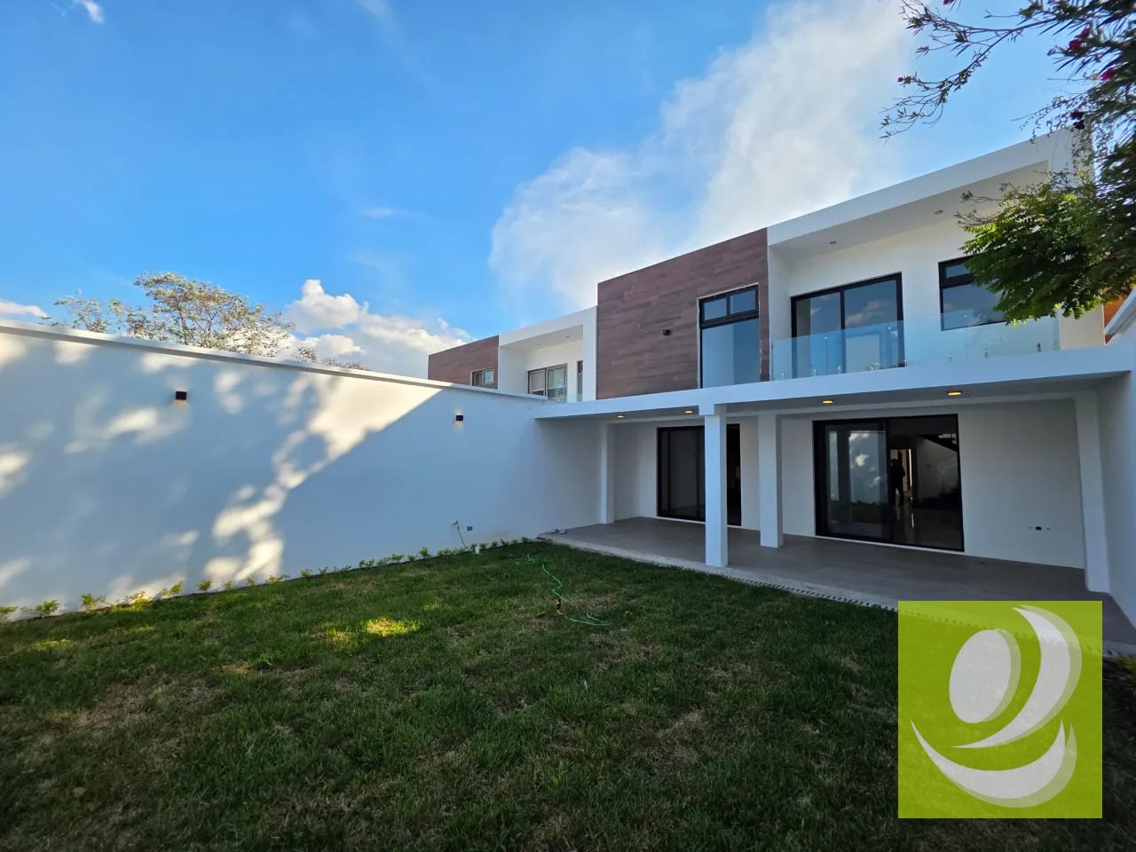 ¡ESTRENA LA CASA DE TUS SUEÑOS EN SAN CRISTÓBAL, SECTOR B2! — Casa en Venta en Zona 8 Mixco, Guatemala, Ciudad — foto 2 de 9