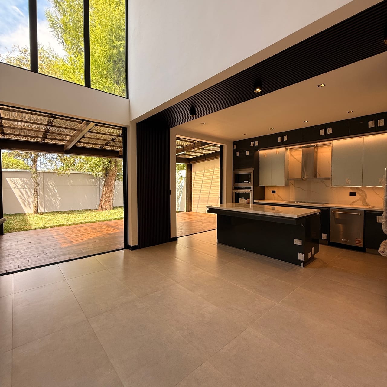 Casa nueva en venta | 3 hab | 4 parqueos | Jardin — Casa en Venta en El Tajin, Carretera a El Salvador, Guatemala, Ciudad — foto 2 de 10