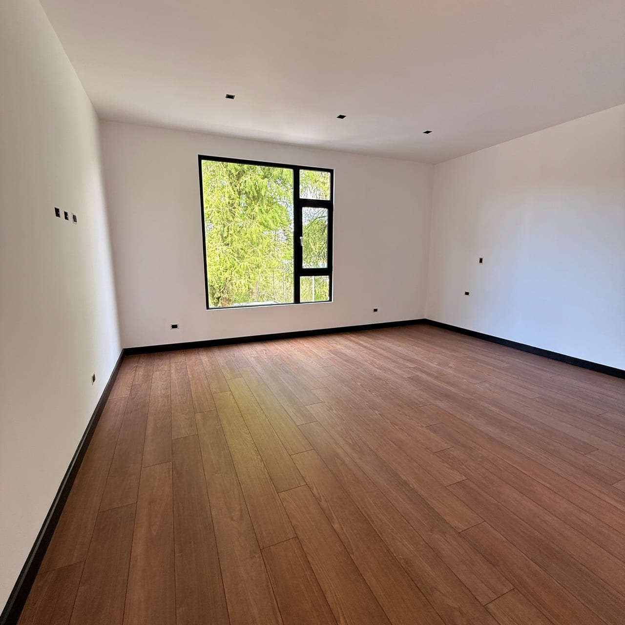 Casa nueva en venta | 3 hab | 4 parqueos | Jardin — Casa en Venta en El Tajin, Carretera a El Salvador, Guatemala, Ciudad — foto 8 de 10