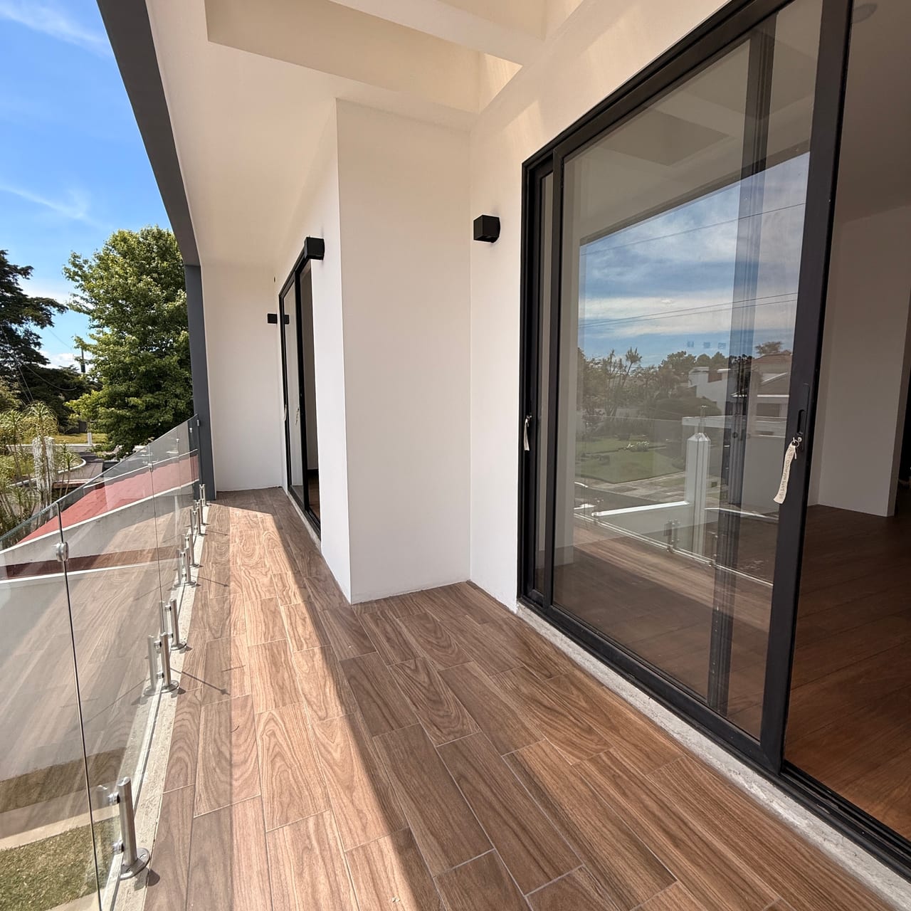 Casa nueva en venta | 3 hab | 4 parqueos | Jardin — Casa en Venta en El Tajin, Carretera a El Salvador, Guatemala, Ciudad — foto 9 de 10