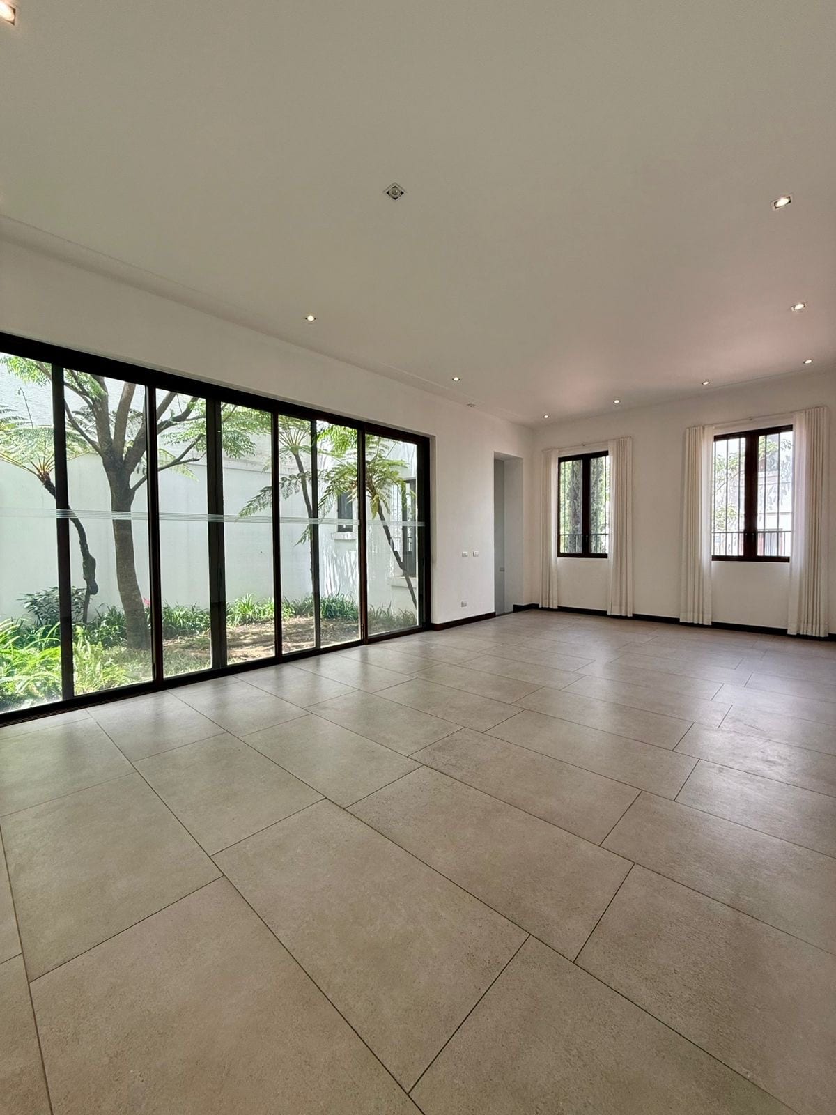Casa en venta | 3 habitaciones | jardín interior | pérgola | Ramblas de Cayalá zona 16 — Casa en Venta en Zona 16, Guatemala, Ciudad — foto 1 de 16