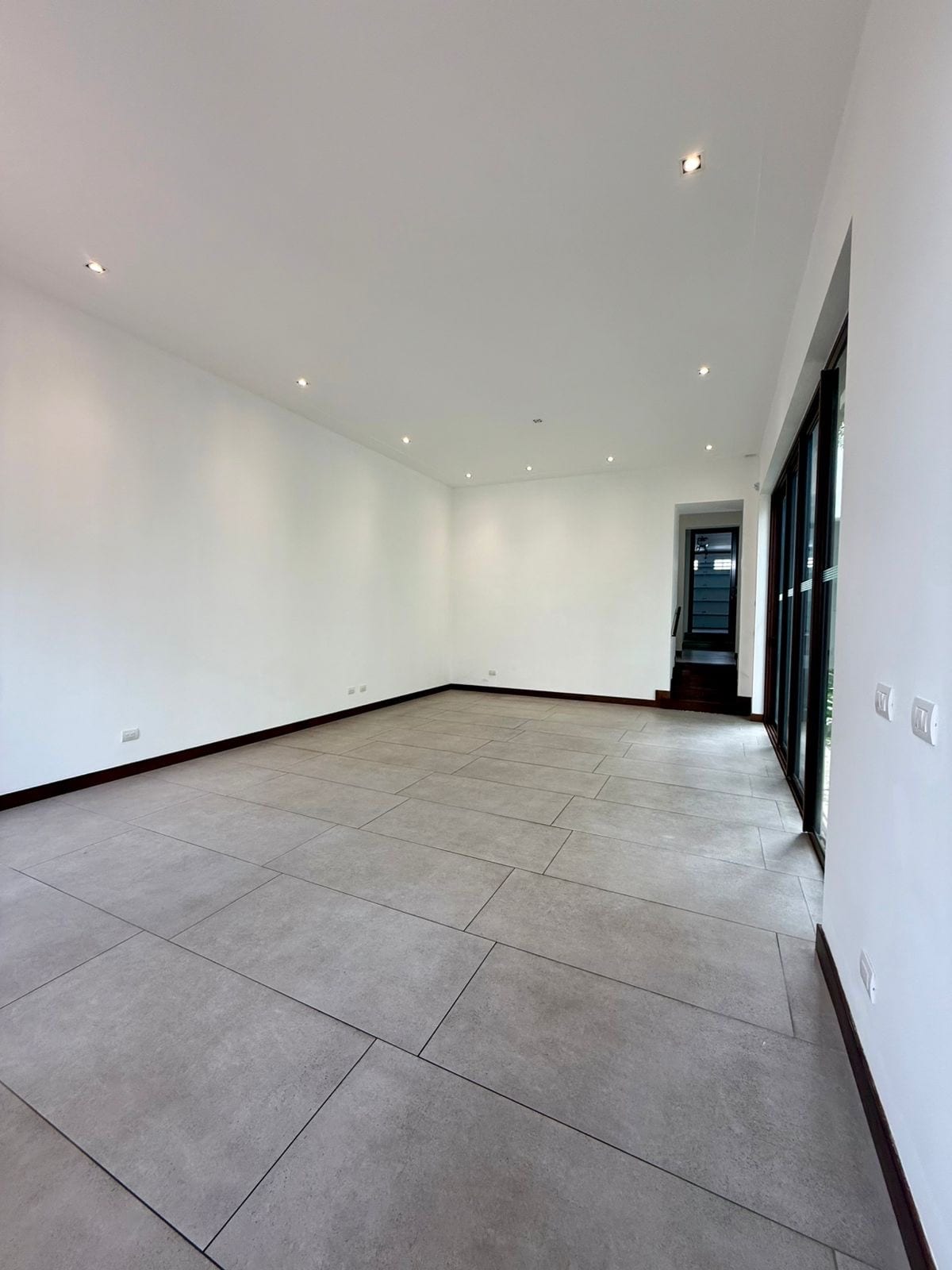 Casa en venta | 3 habitaciones | jardín interior | pérgola | Ramblas de Cayalá zona 16 — Casa en Venta en Zona 16, Guatemala, Ciudad — foto 2 de 16