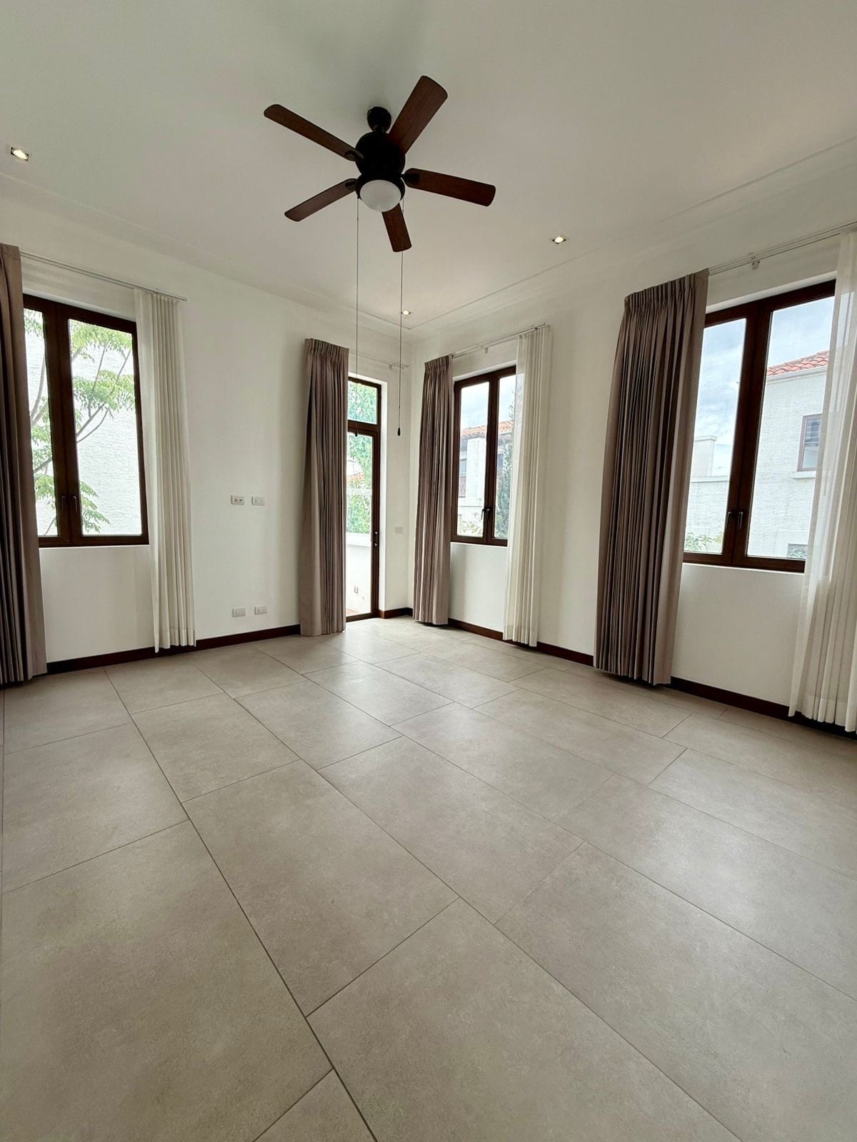 Casa en venta | 3 habitaciones | jardín interior | pérgola | Ramblas de Cayalá zona 16 — Casa en Venta en Zona 16, Guatemala, Ciudad — foto 6 de 16