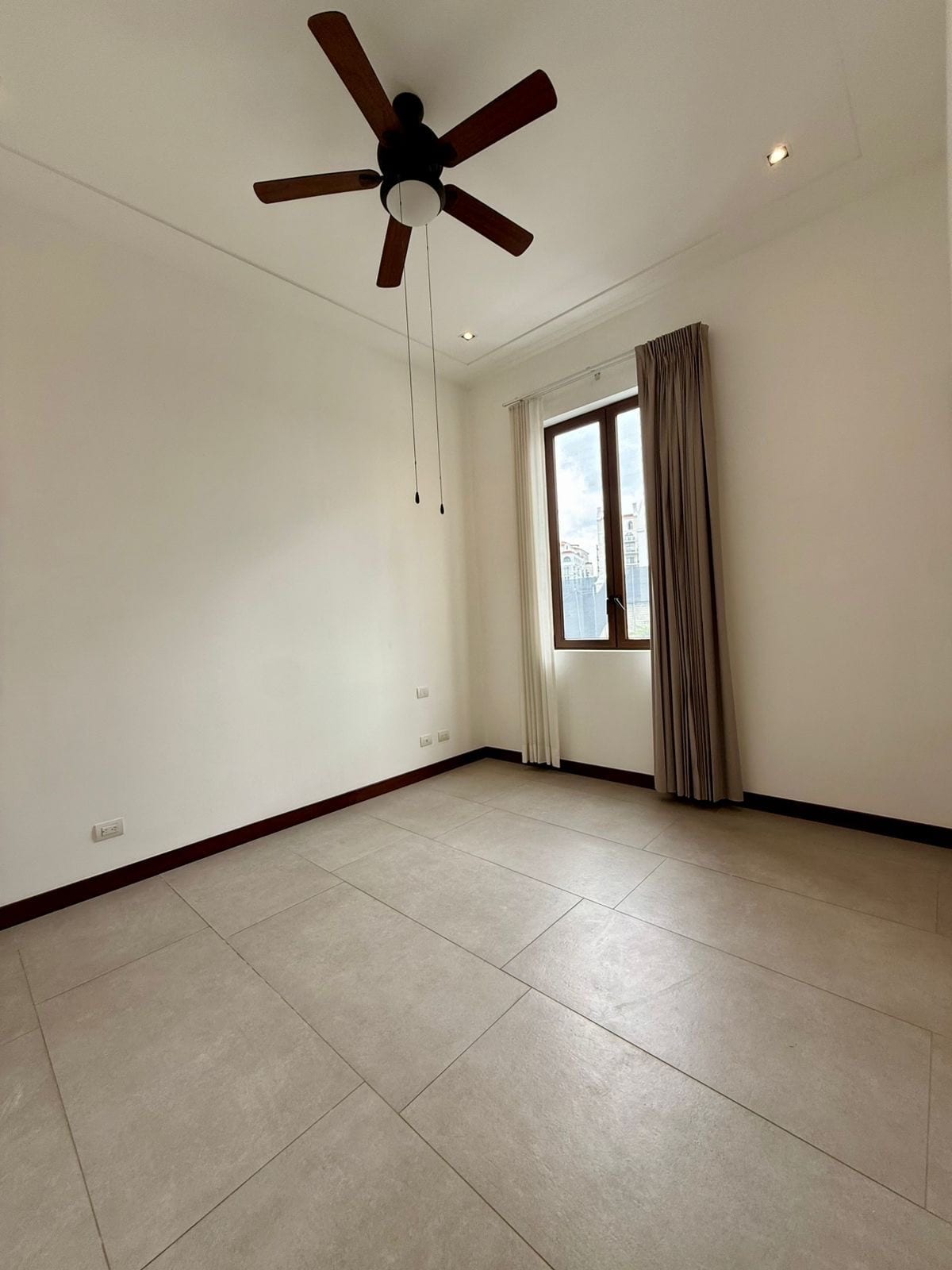 Casa en venta | 3 habitaciones | jardín interior | pérgola | Ramblas de Cayalá zona 16 — Casa en Venta en Zona 16, Guatemala, Ciudad — foto 8 de 16