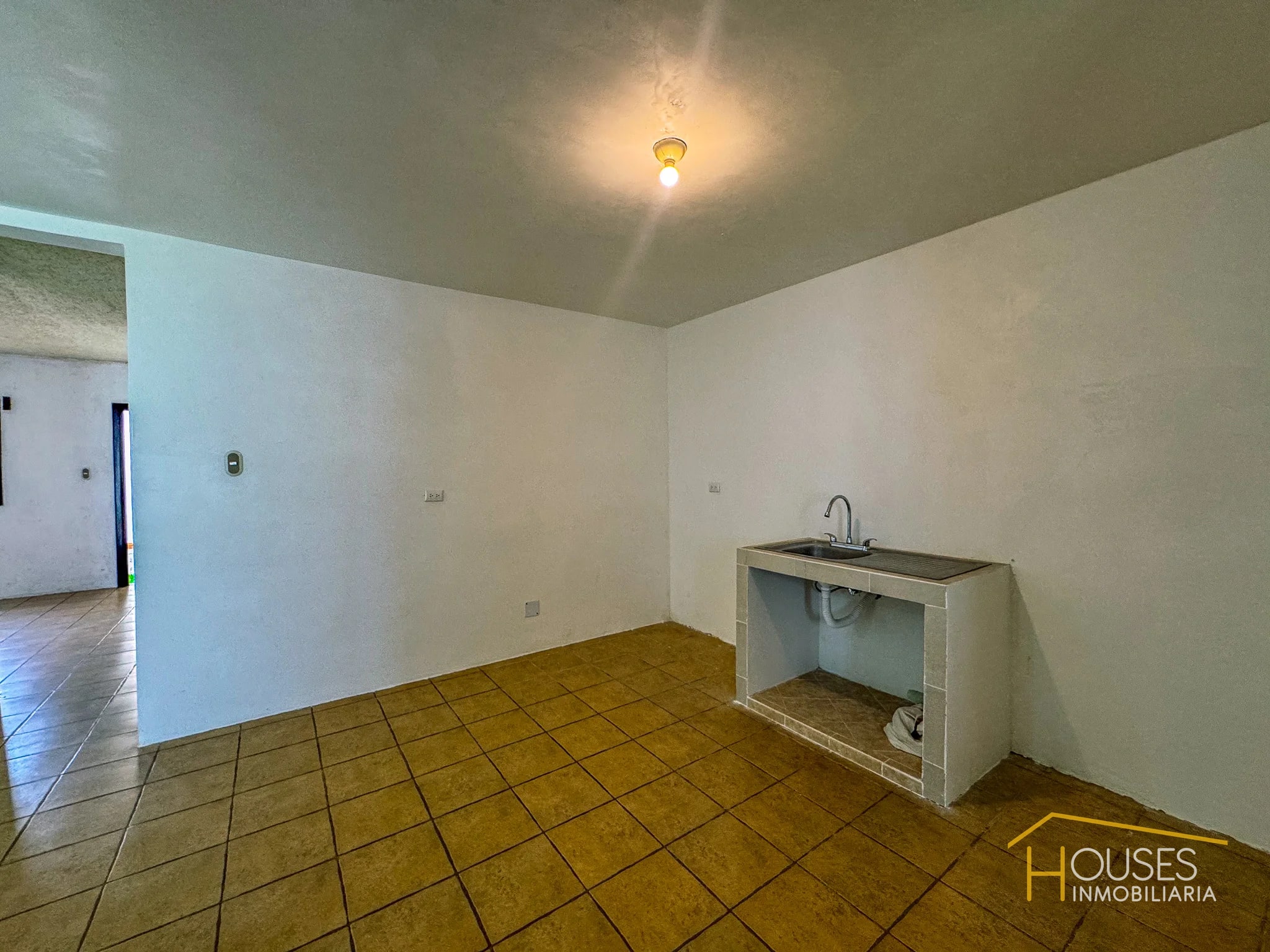 Vendo Casa en Residencial Las Flores, Ciudad Vieja — Casa en Venta en Ciudad Vieja, Sacatepéquez — foto 3 de 14