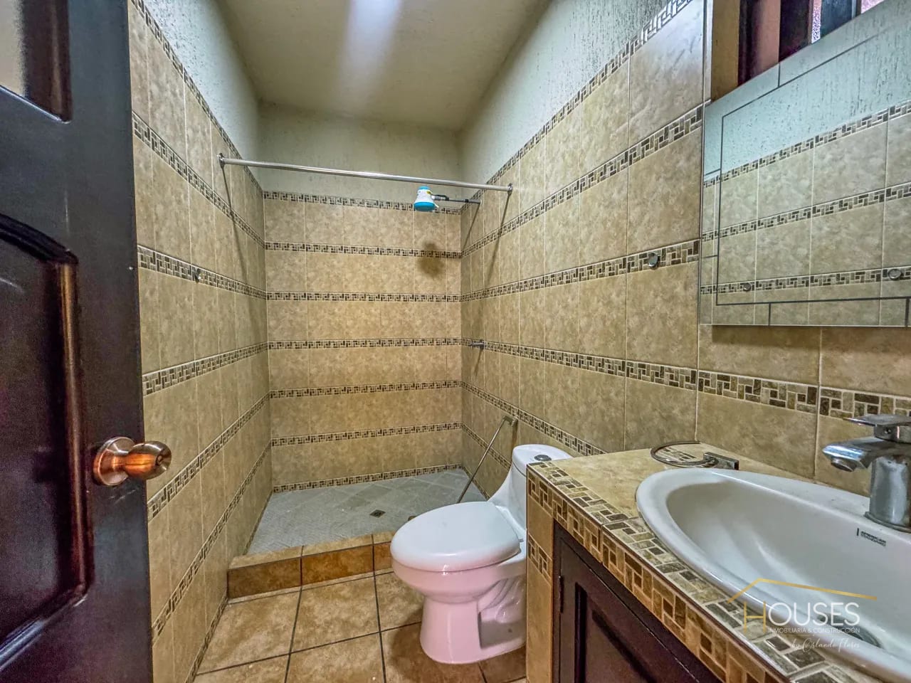 Vendo Casa en Residencial Las Flores, Ciudad Vieja — Casa en Venta en Ciudad Vieja, Sacatepéquez — foto 9 de 14