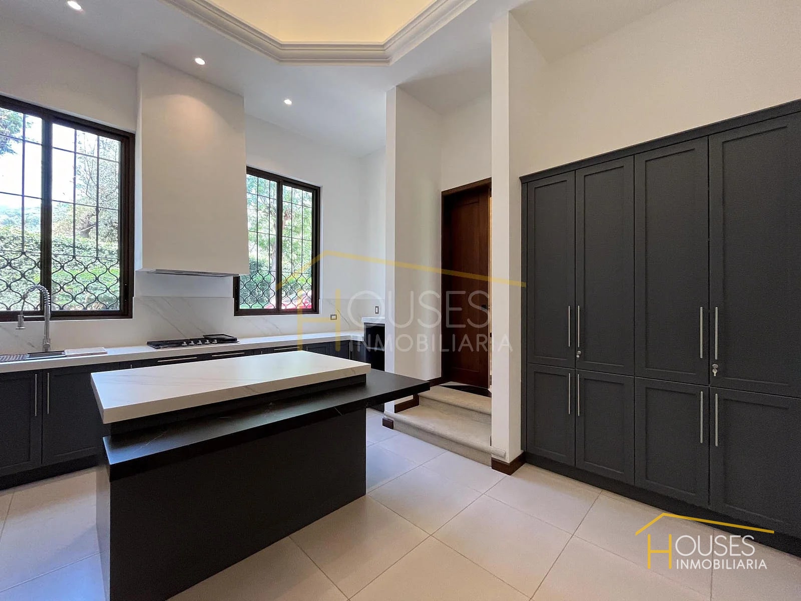 Vendo Casa en Condado del Obispo, Antigua Guatemala — Casa en Venta en Antigua, Sacatepéquez — foto 2 de 14