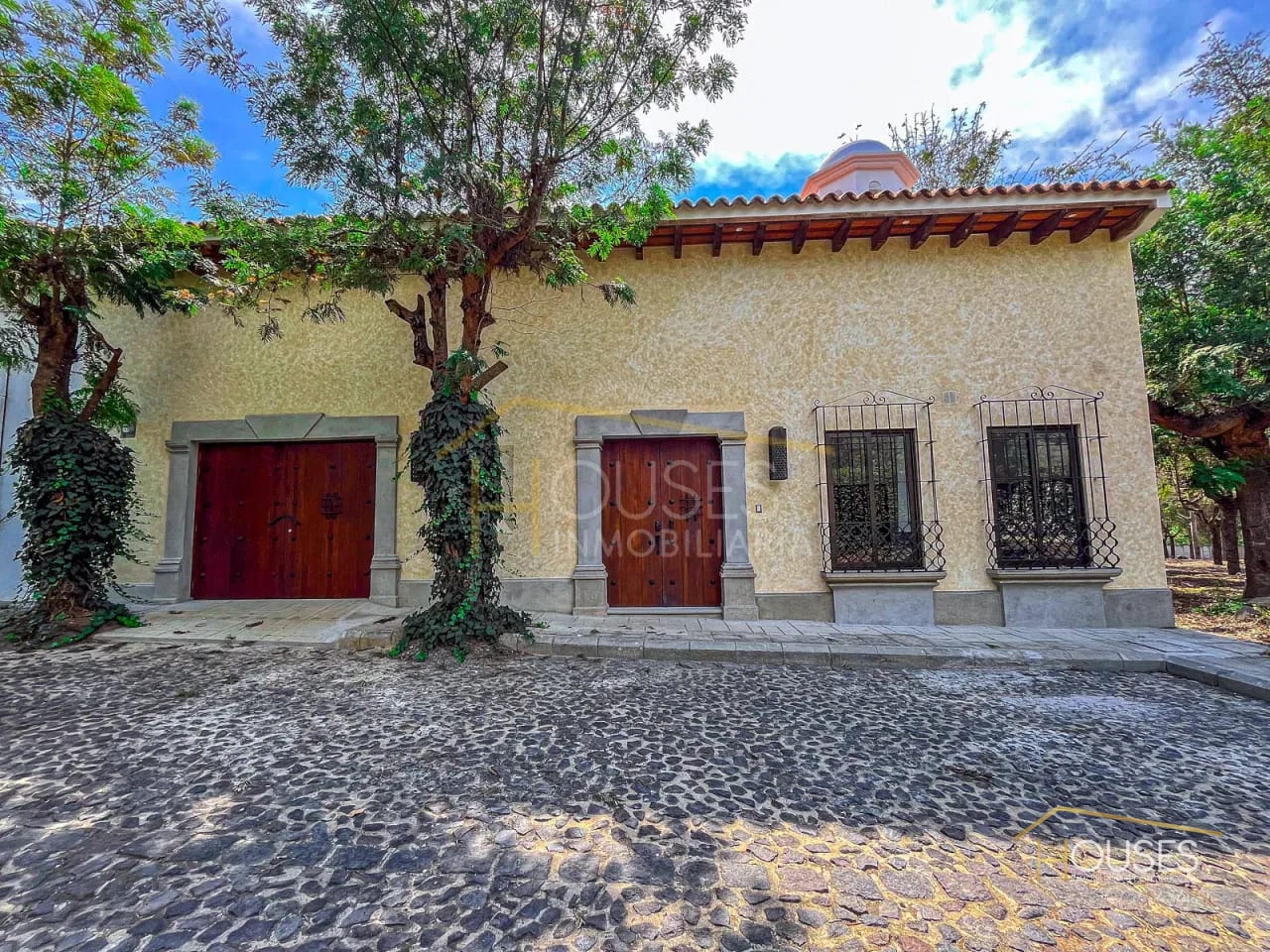 Vendo Casa en Condado del Obispo, Antigua Guatemala — Casa en Venta en Antigua, Sacatepéquez — foto 1 de 14