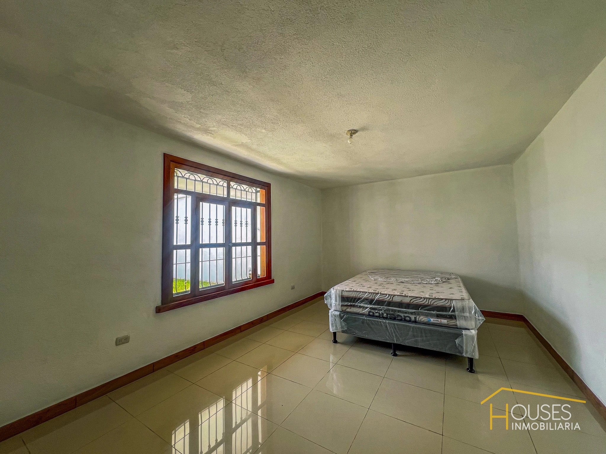 Rento Casa en San Pedro las Huertas, Antigua G. — Casa en Alquiler en San Pedro Las Huertas, Antigua, Sacatepéquez — foto 13 de 14