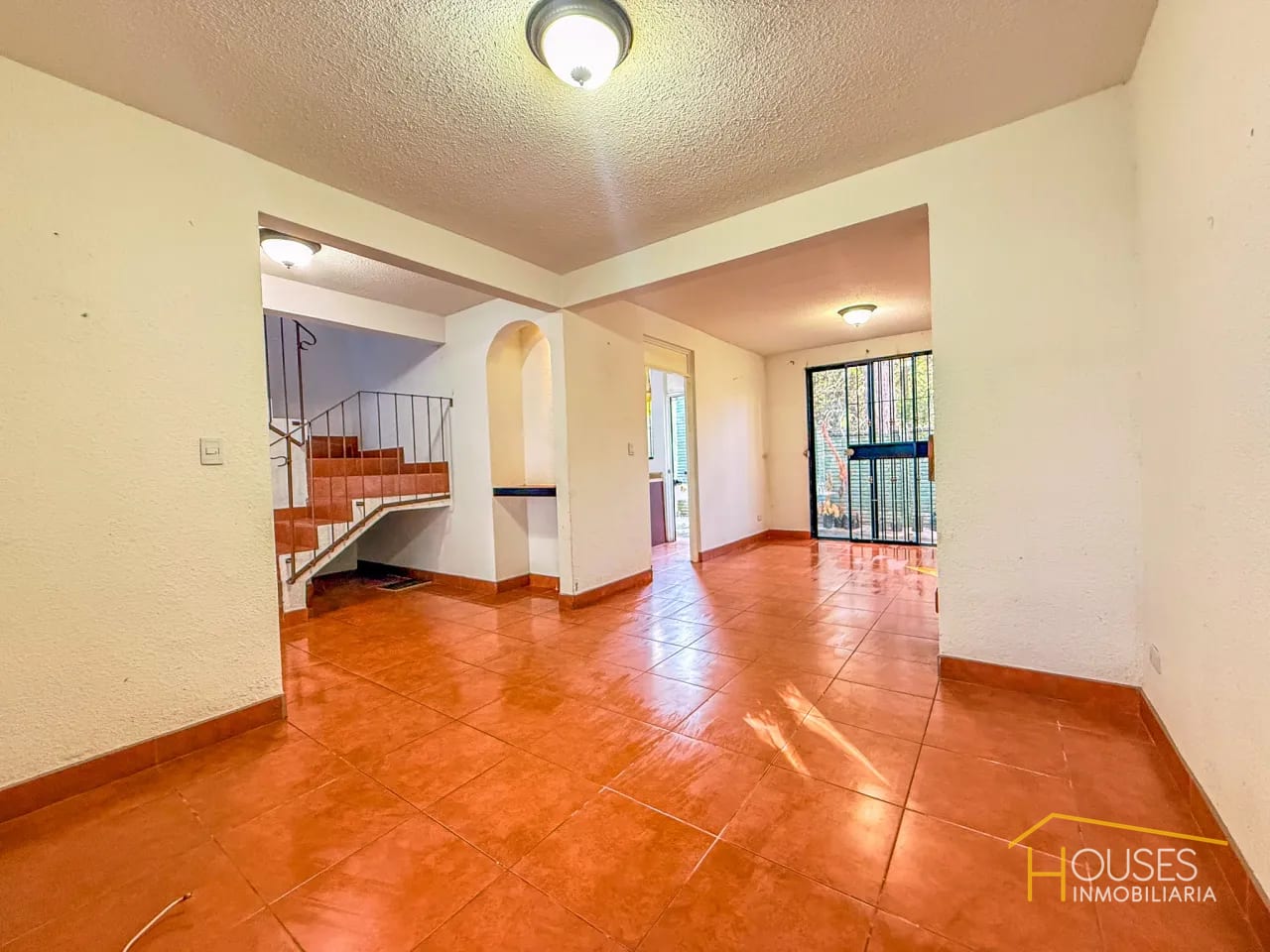 Rento Casa en Condominio San Telmo, San Lucas Sacatepéquez — Casa en Alquiler en San Lucas Sacatepéquez, Sacatepéquez — foto 2 de 17