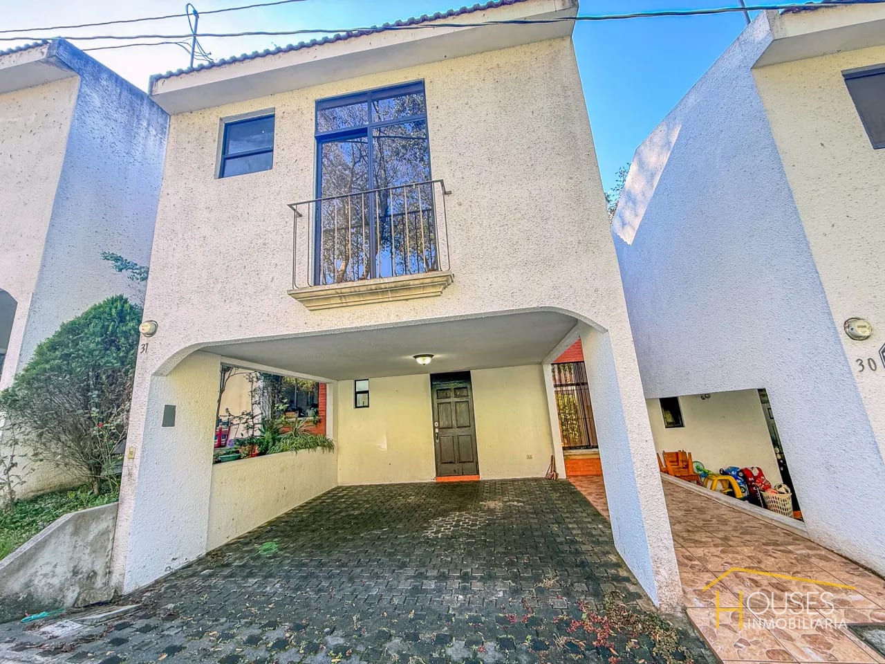 Rento Casa en Condominio San Telmo, San Lucas Sacatepéquez — Casa en Alquiler en San Lucas Sacatepéquez, Sacatepéquez — foto 1 de 17