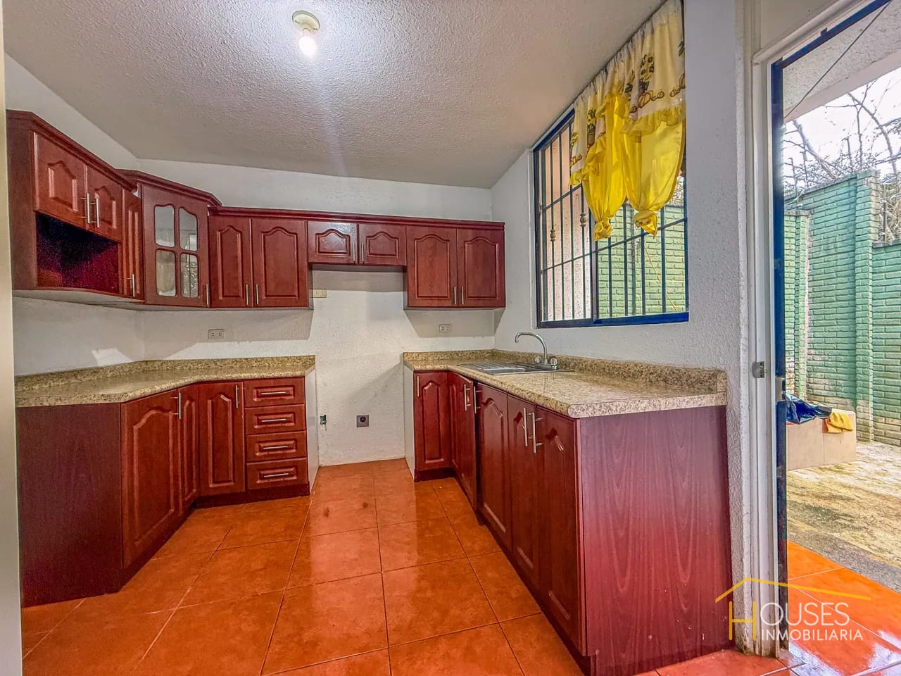 Rento Casa en Condominio San Telmo, San Lucas Sacatepéquez — Casa en Alquiler en San Lucas Sacatepéquez, Sacatepéquez — foto 8 de 17