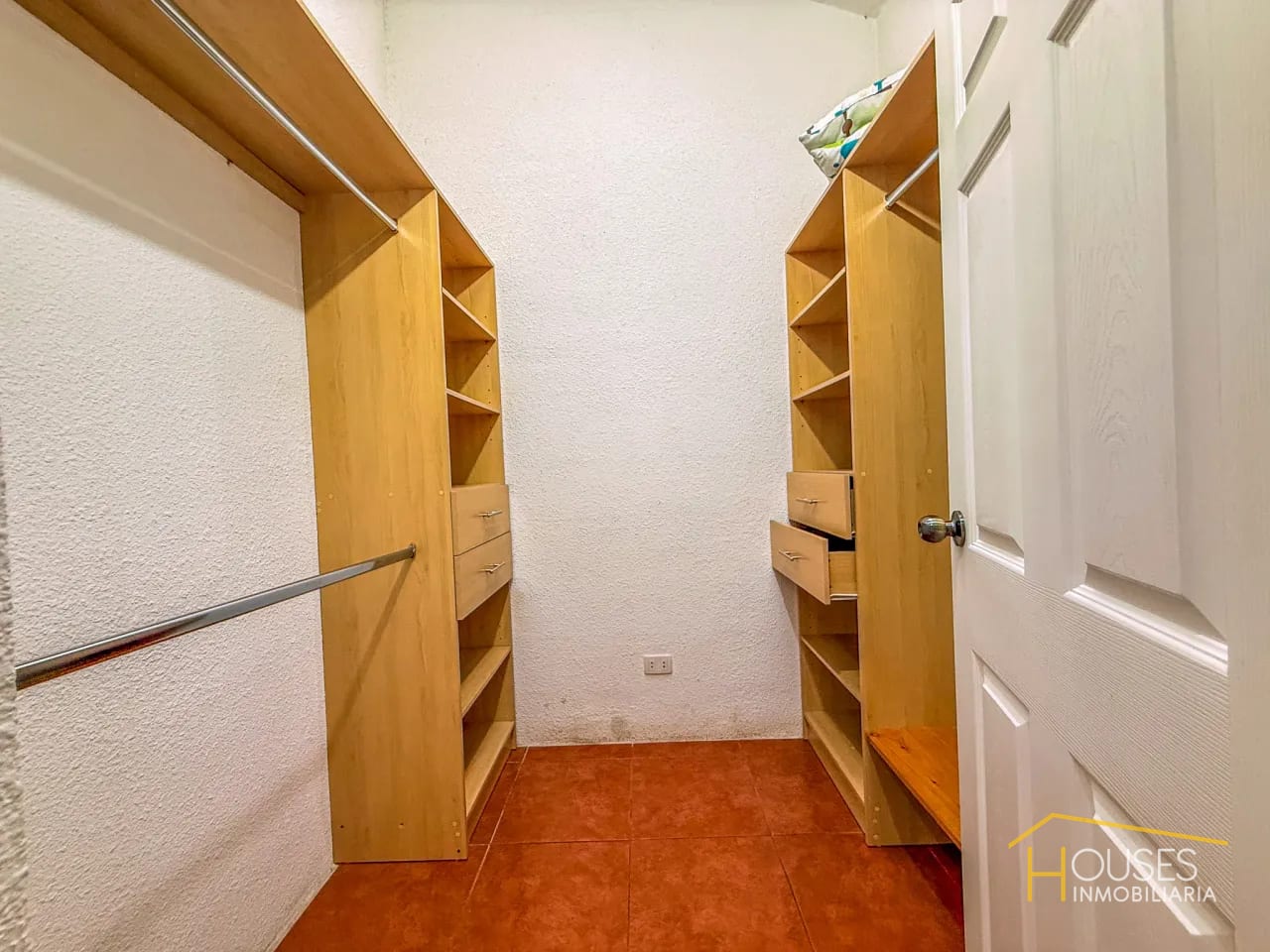Rento Casa en Condominio San Telmo, San Lucas Sacatepéquez — Casa en Alquiler en San Lucas Sacatepéquez, Sacatepéquez — foto 12 de 17