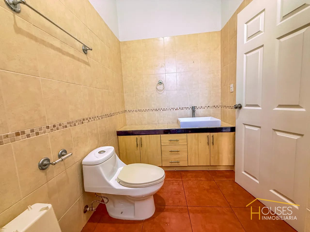 Rento Casa en Condominio San Telmo, San Lucas Sacatepéquez — Casa en Alquiler en San Lucas Sacatepéquez, Sacatepéquez — foto 13 de 17