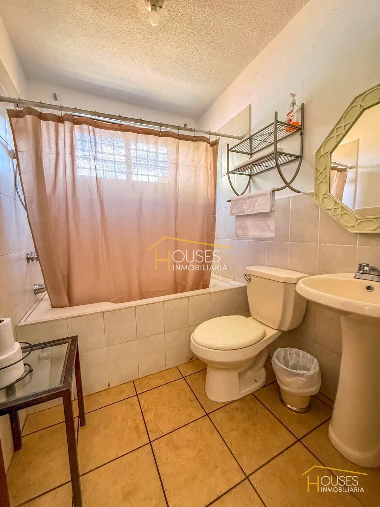 Rento Casa en Condominio Villas de Carmelo, Santa Lucía Milpas Altas — Casa en Alquiler en Santa Lucía Milpas Altas, Sacatepéquez — foto 13 de 14