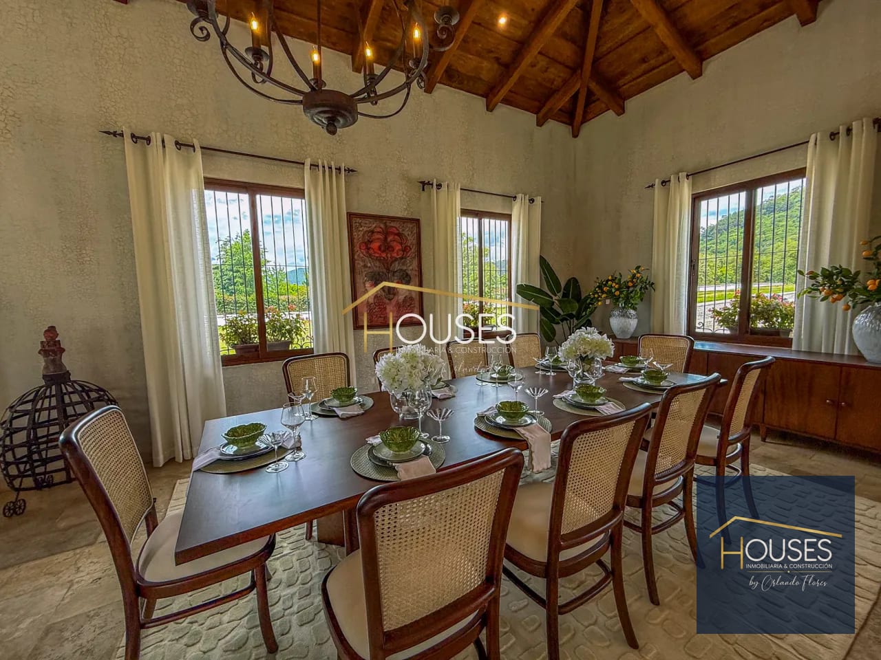 Vendo Casa de esquina en Paseo Antigua, Antigua Guatemala — Casa en Venta en Antigua, Sacatepéquez — foto 2 de 15