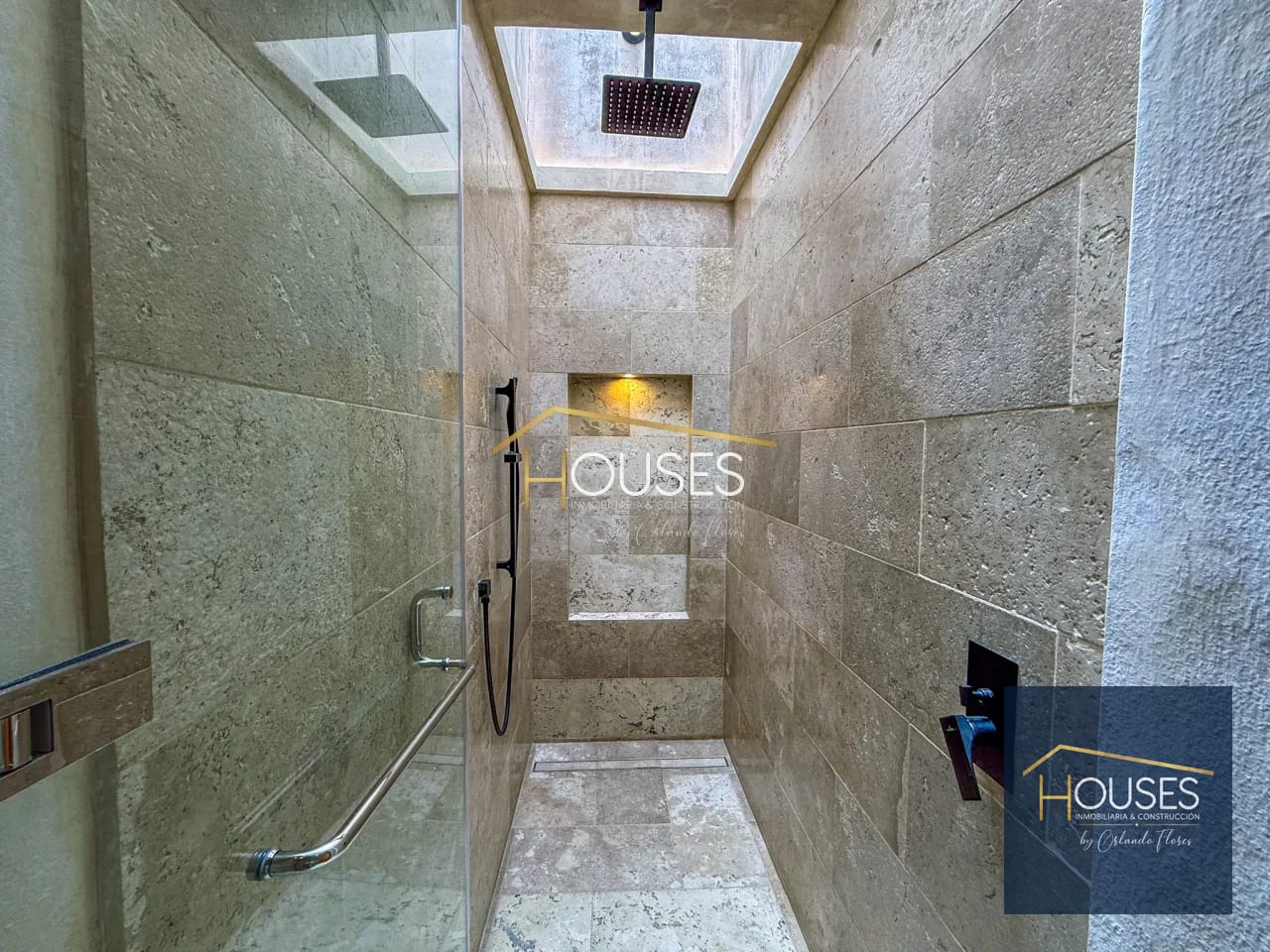 Vendo Casa de esquina en Paseo Antigua, Antigua Guatemala — Casa en Venta en Antigua, Sacatepéquez — foto 12 de 15