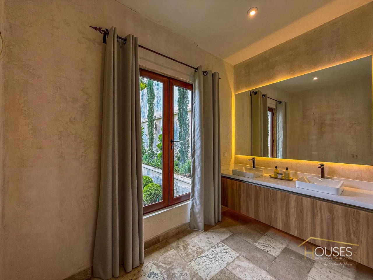Vendo Casa de esquina en Paseo Antigua, Antigua Guatemala — Casa en Venta en Antigua, Sacatepéquez — foto 9 de 15