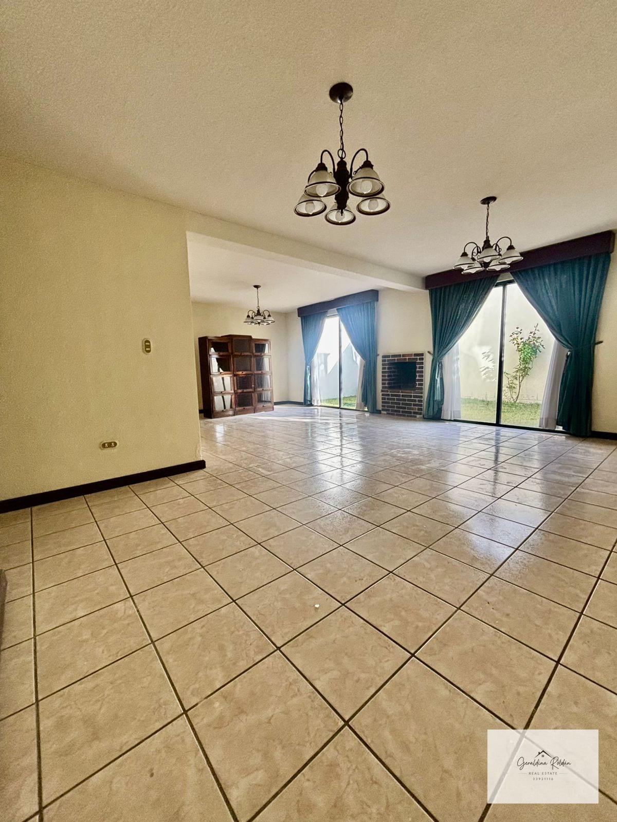 Vendo casa en Pinabetes km 19.6 entrada a San José Pinula — Casa en Venta en Condado Florenza, San José Pinula, Guatemala, Ciudad — foto 1 de 10