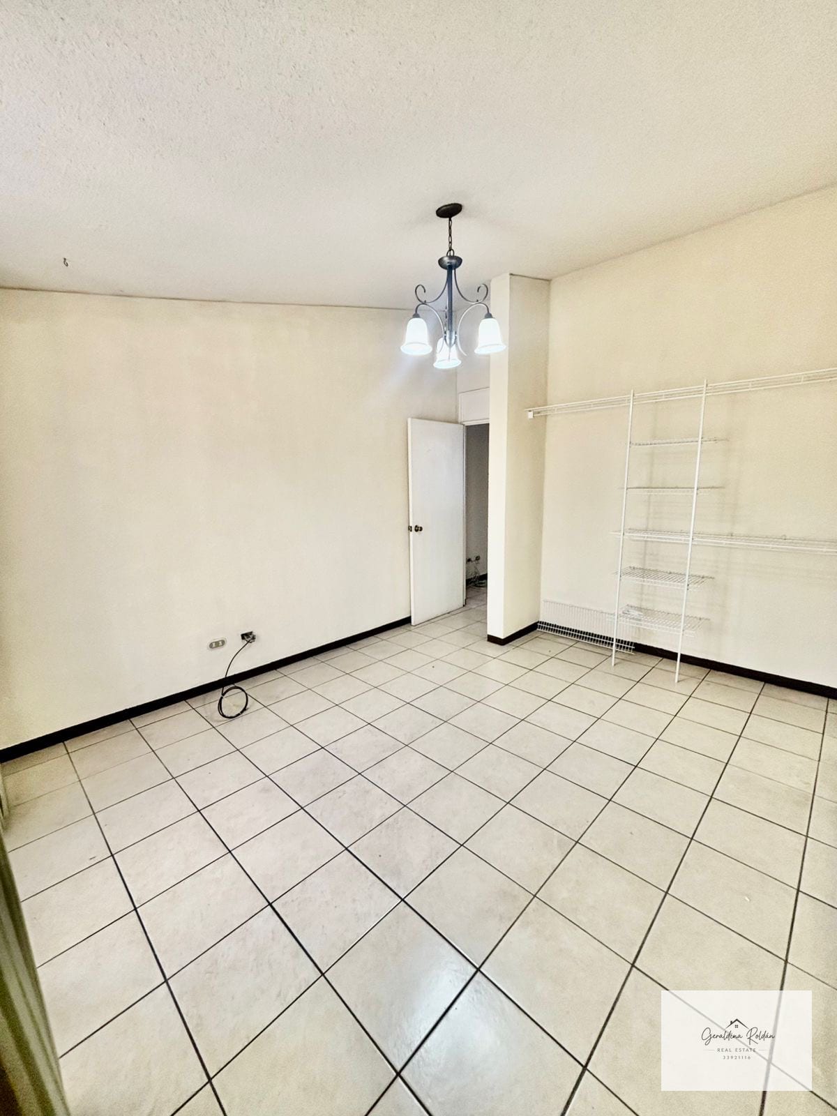 Vendo casa en Pinabetes km 19.6 entrada a San José Pinula — Casa en Venta en Condado Florenza, San José Pinula, Guatemala, Ciudad — foto 3 de 10
