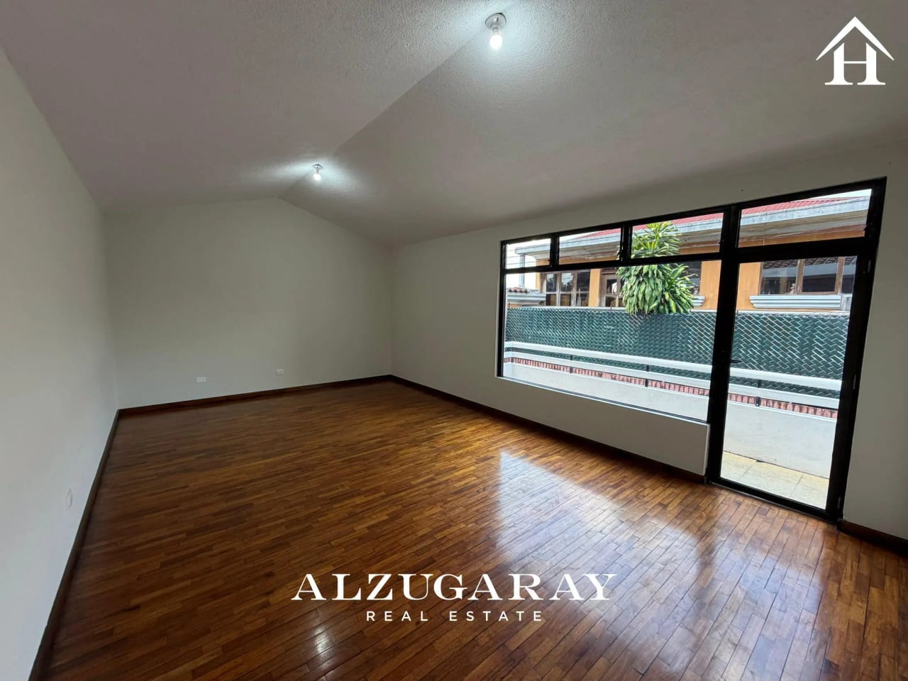 CASA AMPLIA, REMODELADA 3 HAB / AV. HINCAPIE ZONA 13 — Casa en Alquiler en Colonia Santa Fé, Zona 13, Guatemala, Ciudad — foto 7 de 10
