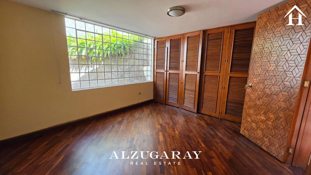 CASA AMPLIA E ILUMINADA 4 HAB. / CONDOMINIO Z. 10 — Casa en Alquiler en Zona 10, Guatemala, Ciudad — foto 10 de 12