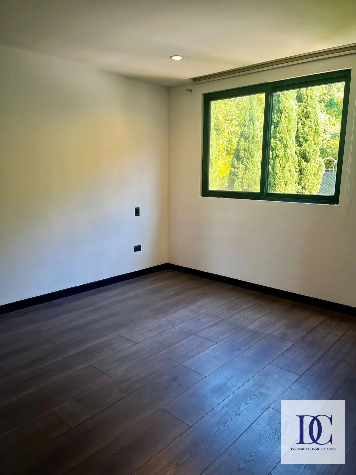 đ CASA EN RENTA â 3 HAB + JARDĂN CON DECK | COND. SAN LĂZARO | ZONA 15 - 10