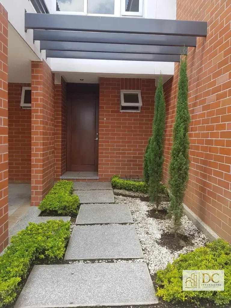 📍 CASA EN RENTA – 3 HAB + JARDÍN Y SALA FAMILIAR | ENSENADA DE SAN ISIDRO | ZONA 16 — Casa en Alquiler en Ensenada de San Isidro, Zona 16, Guatemala, Ciudad — foto 1 de 14