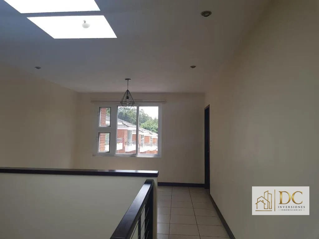 📍 CASA EN RENTA – 3 HAB + JARDÍN Y SALA FAMILIAR | ENSENADA DE SAN ISIDRO | ZONA 16 — Casa en Alquiler en Ensenada de San Isidro, Zona 16, Guatemala, Ciudad — foto 7 de 14