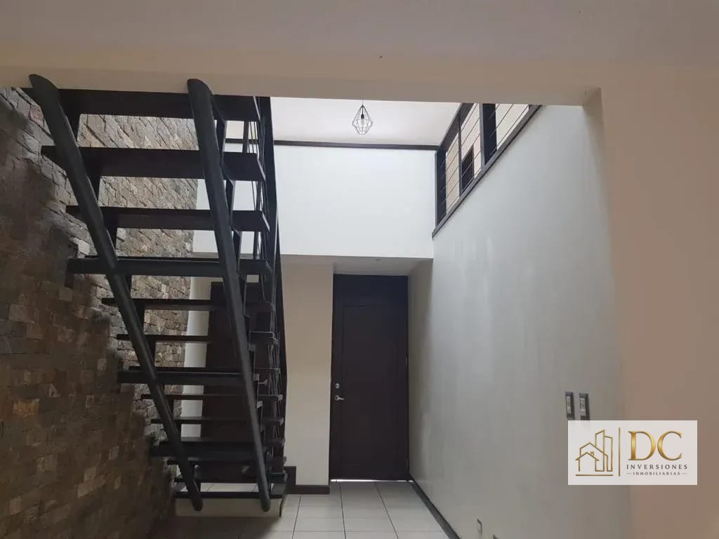 📍 CASA EN RENTA – 3 HAB + JARDÍN Y SALA FAMILIAR | ENSENADA DE SAN ISIDRO | ZONA 16 — Casa en Alquiler en Ensenada de San Isidro, Zona 16, Guatemala, Ciudad — foto 9 de 14
