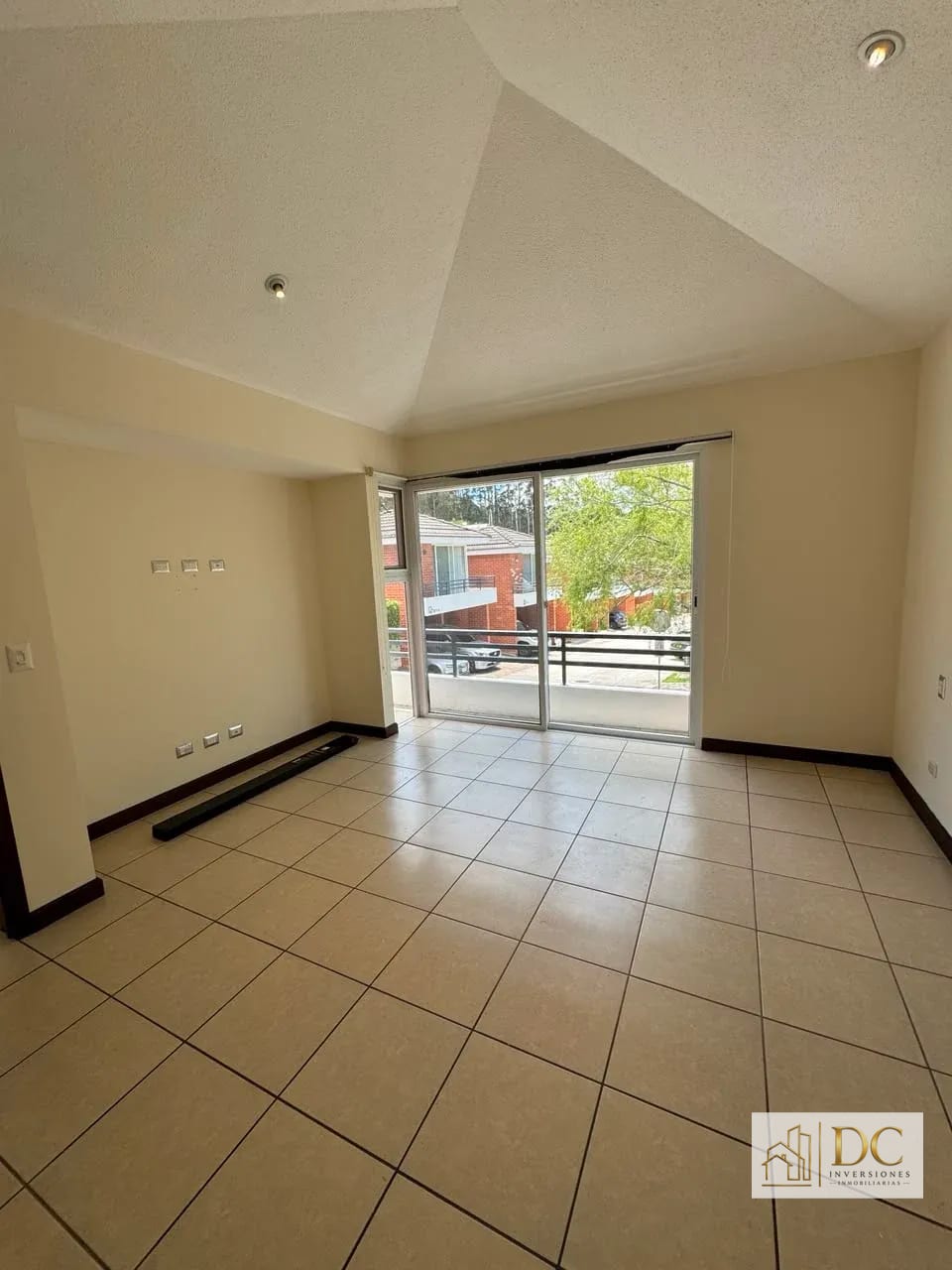 đ Casa en Renta â 3 Hab + JardĂn y Sala Familiar | Ensenada de San Isidro | Zona 16 â Casa en Alquiler en Ensenada de San Isidro, Zona 16, Guatemala, Ciudad â foto 5 de 17
